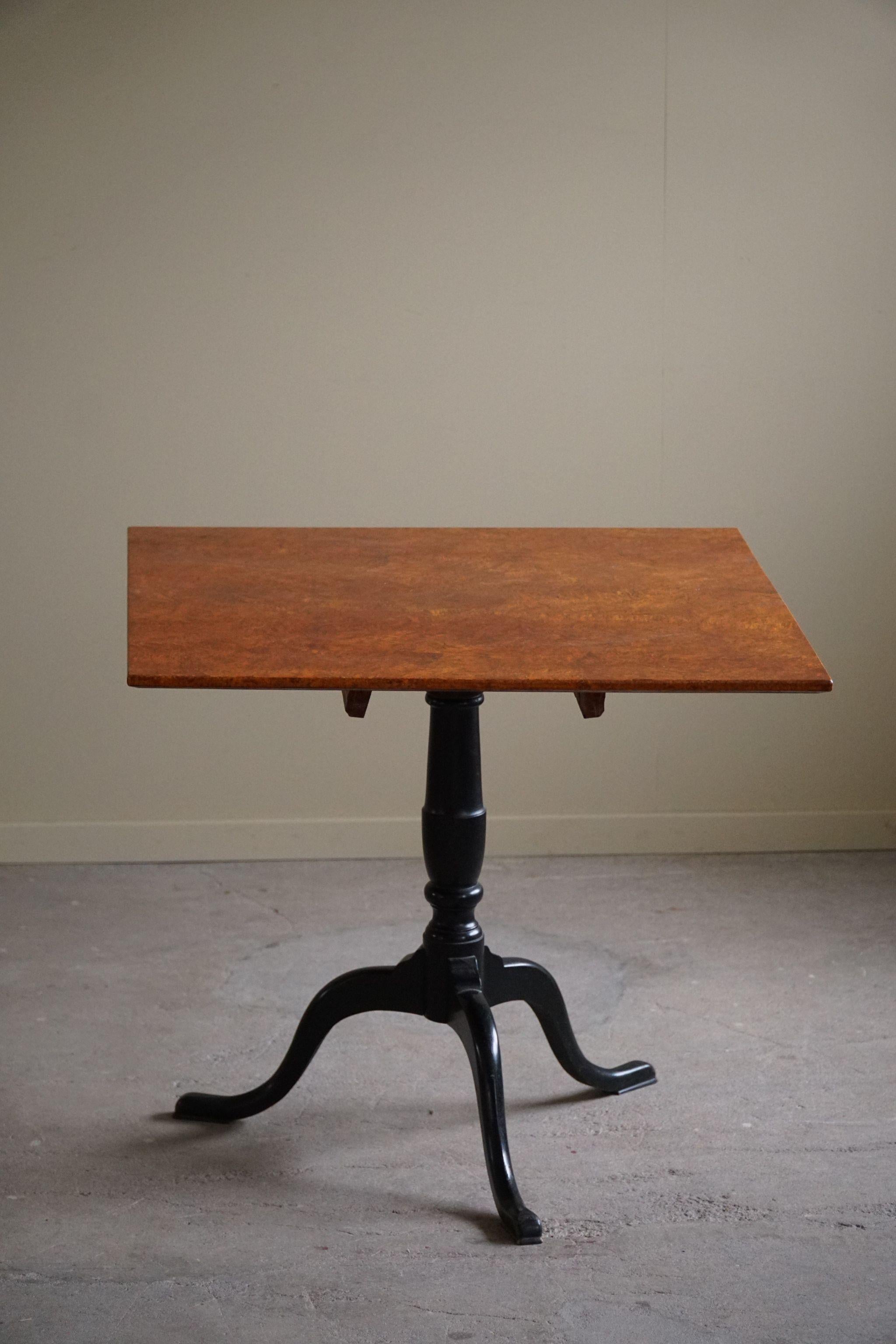 Handcrafted Square Antique Drop Leaf Table in Burl Wood, Swedish, 19th Century For Sale 1