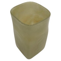 Vase carré en verre à fleurs beige de style Kosta Boda, fabriqué à la main, années 1980