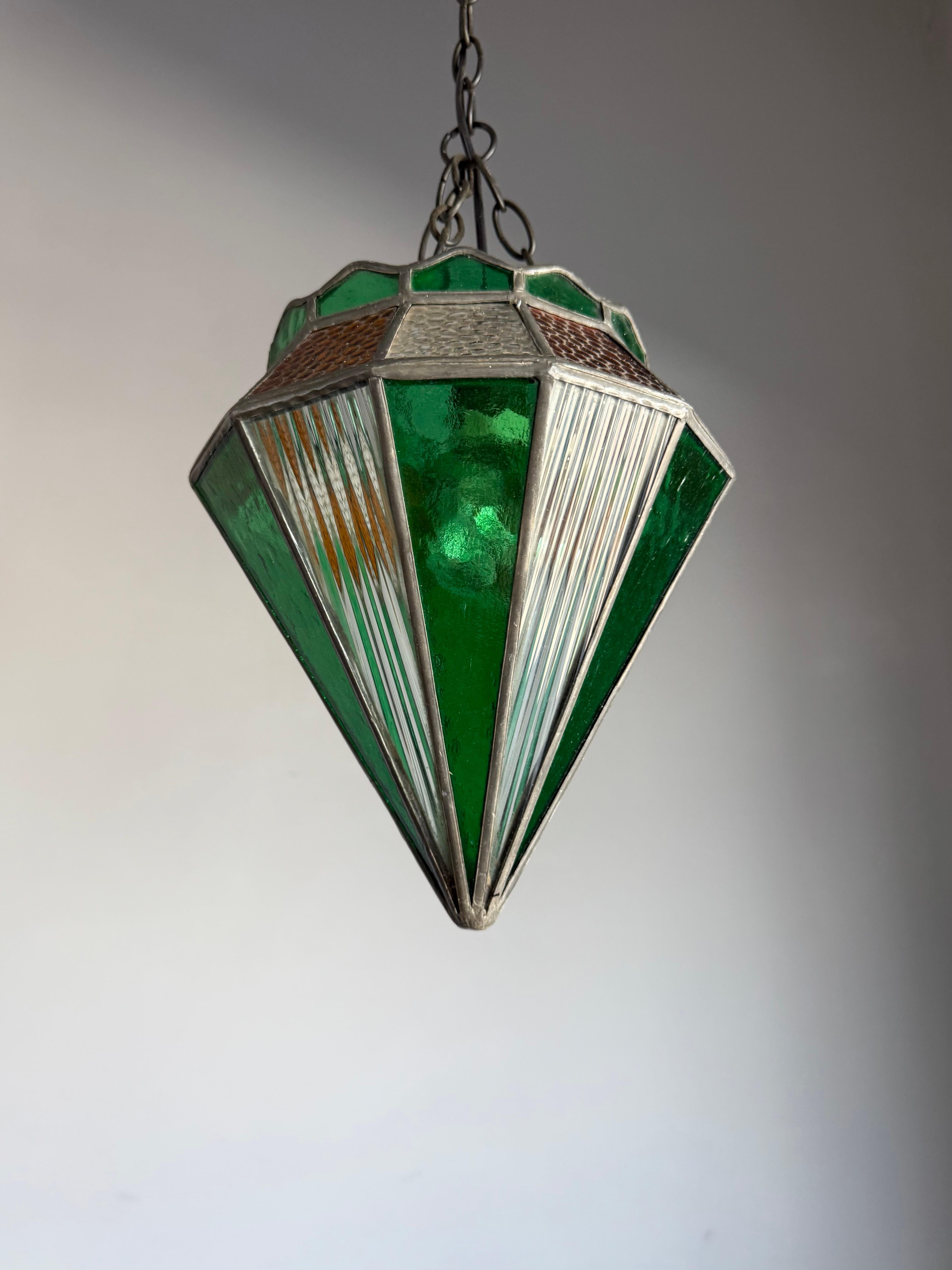 Néerlandais Pendentif en verre Stained Glass Art Deco fabriqué à la main Diamant Design & Great Colors en vente