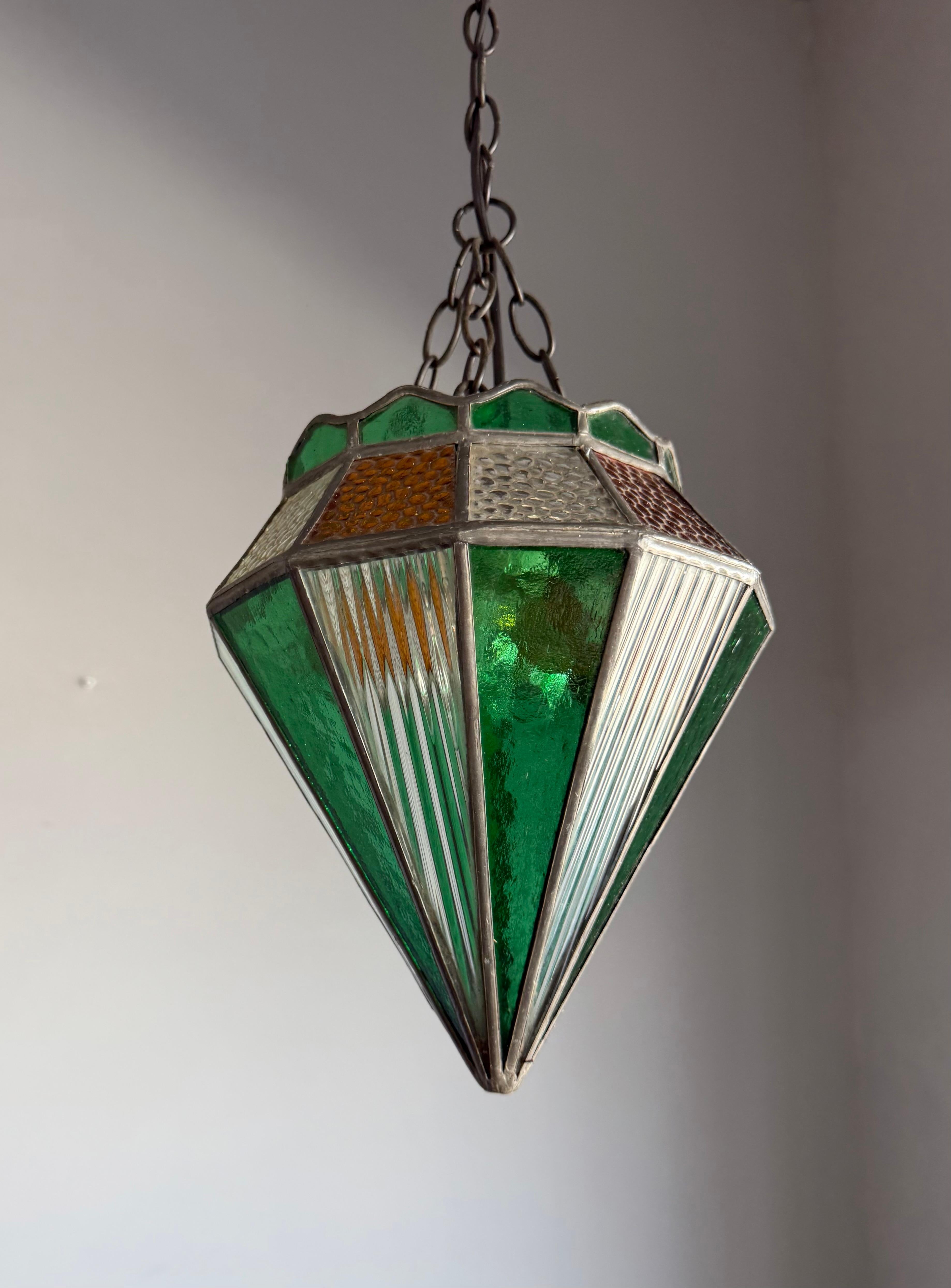 Fait main Pendentif en verre Stained Glass Art Deco fabriqué à la main Diamant Design & Great Colors en vente