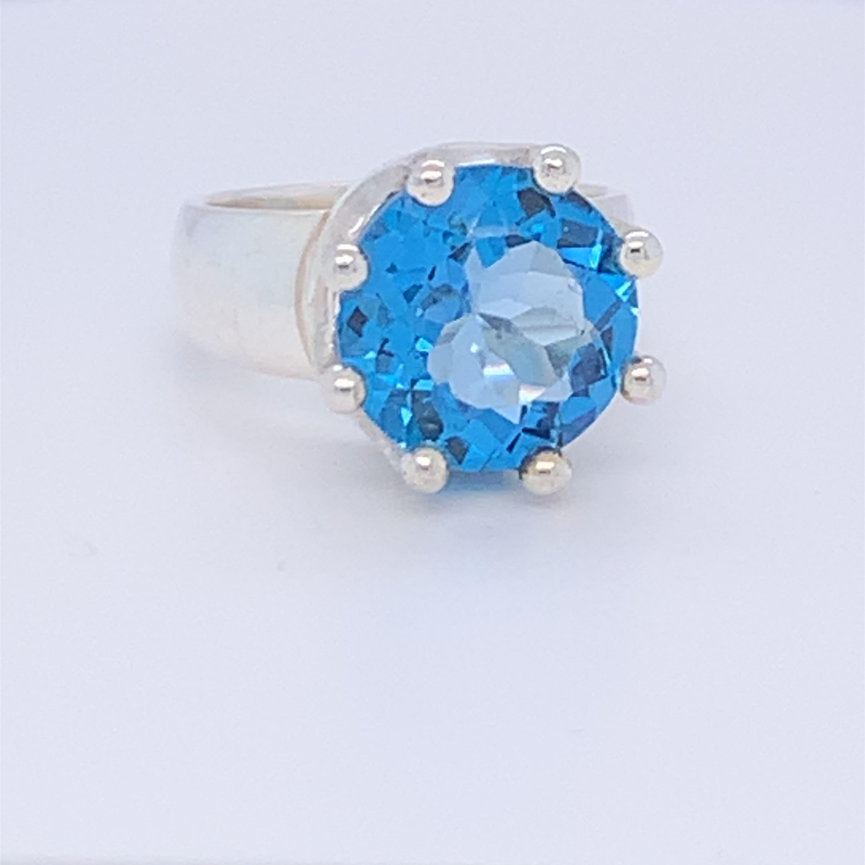 Handcrafted Sterling Silver Crown Design Blue Topaz Ring For Sale 1