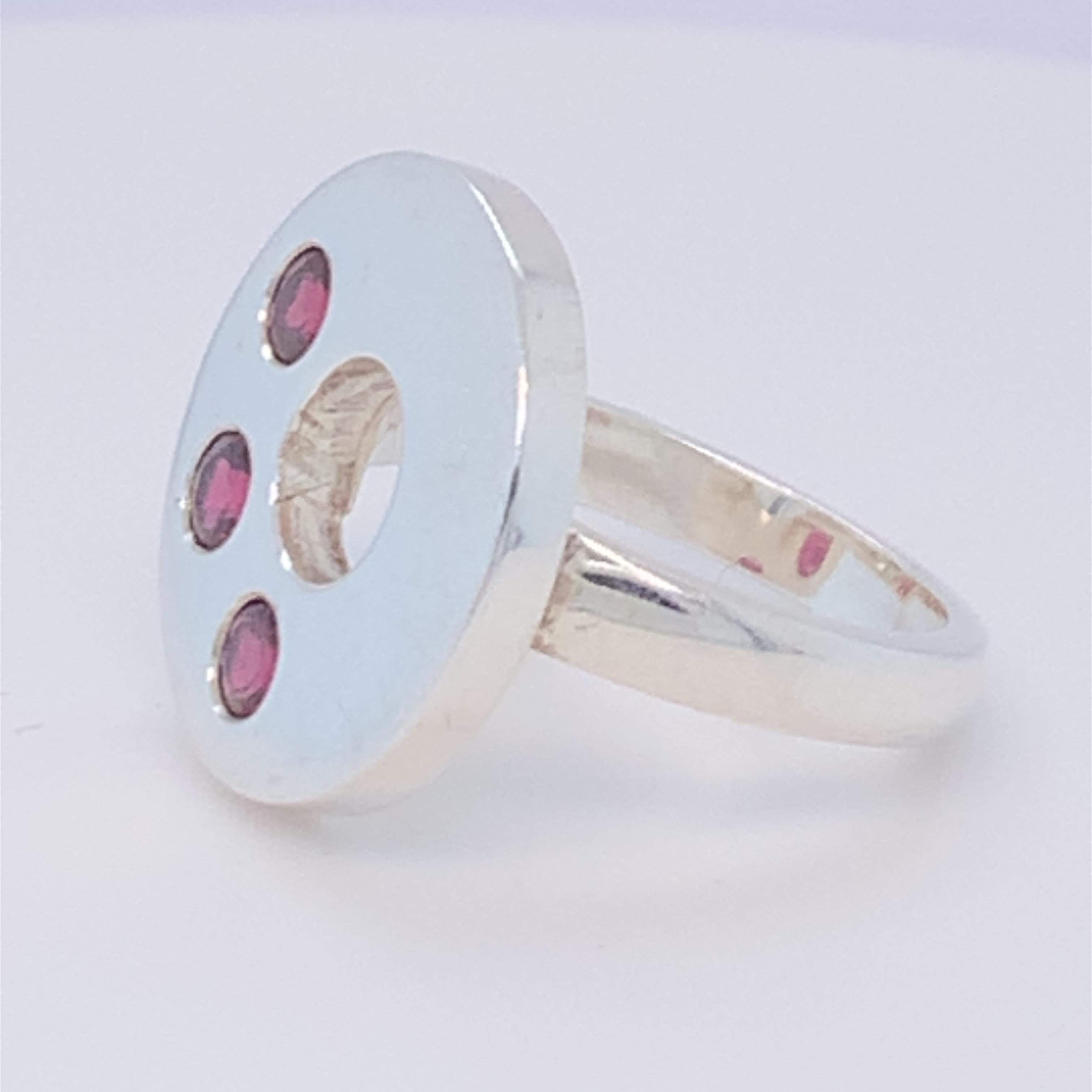 Handgefertigter Sterlingsilber-Ring mit Granat im Scheibendesign im Angebot 4