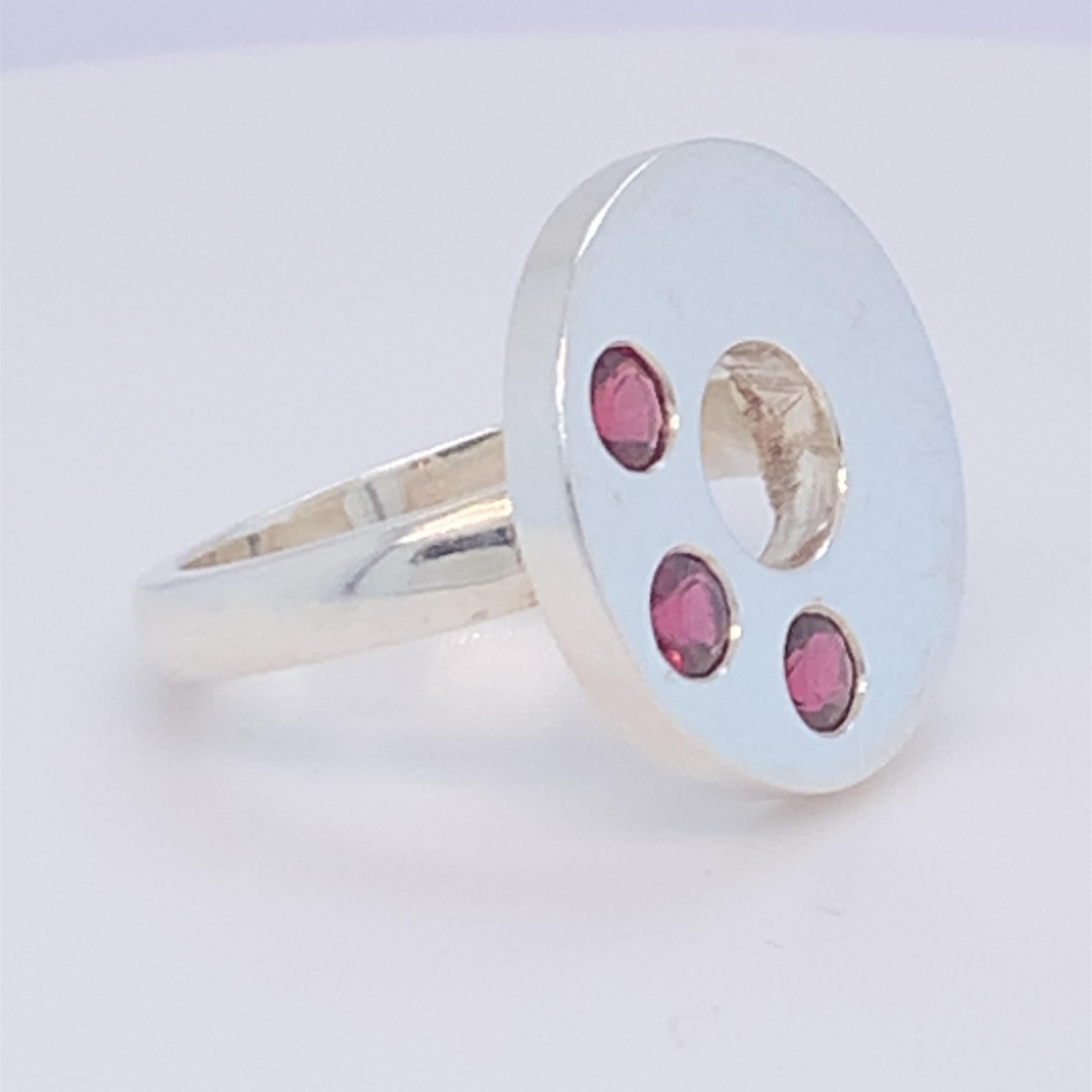 Handgefertigter Sterlingsilber-Ring mit Granat im Scheibendesign im Angebot 7