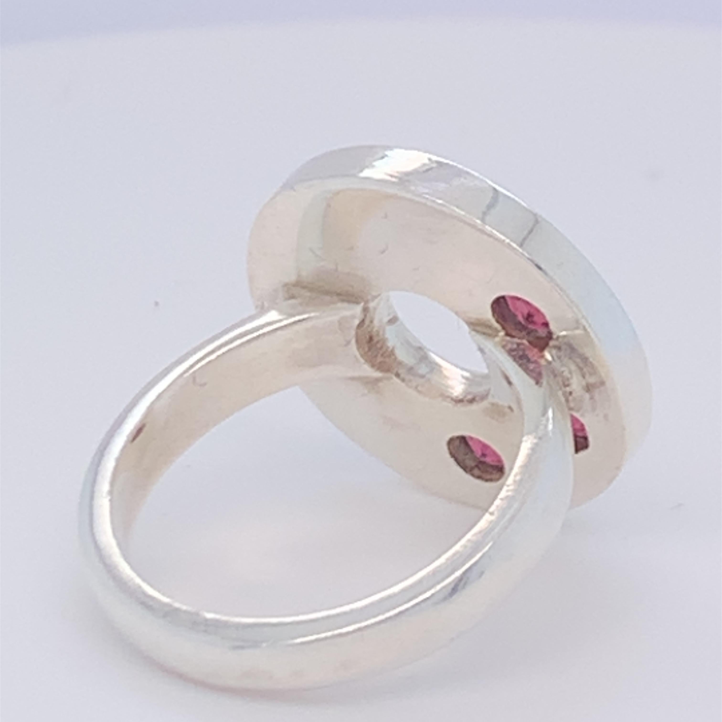 Artisan Bague en argent sterling avec disque en argent sterling et grenat en vente