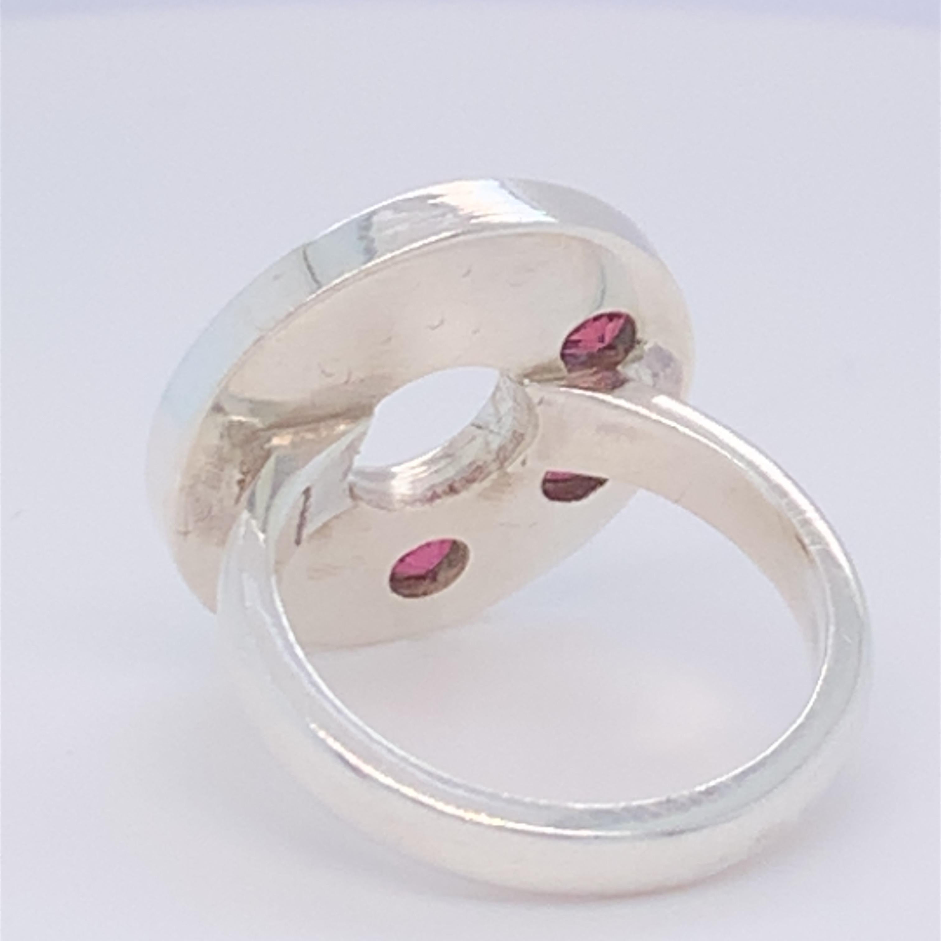 Handgefertigter Sterlingsilber-Ring mit Granat im Scheibendesign im Angebot 3