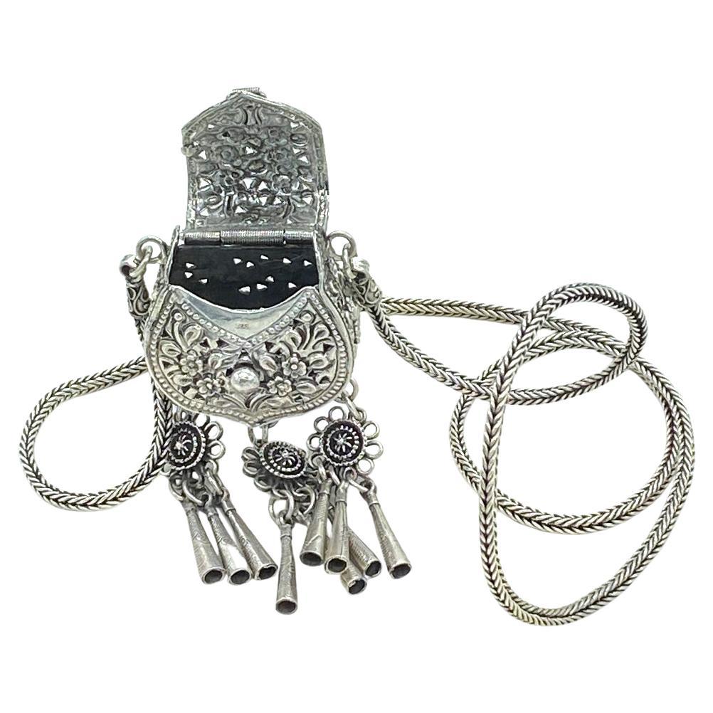 Borsellino artigianale in argento 925 con collana lunga In condizioni Nuovo in vendita a Atlanta, GA