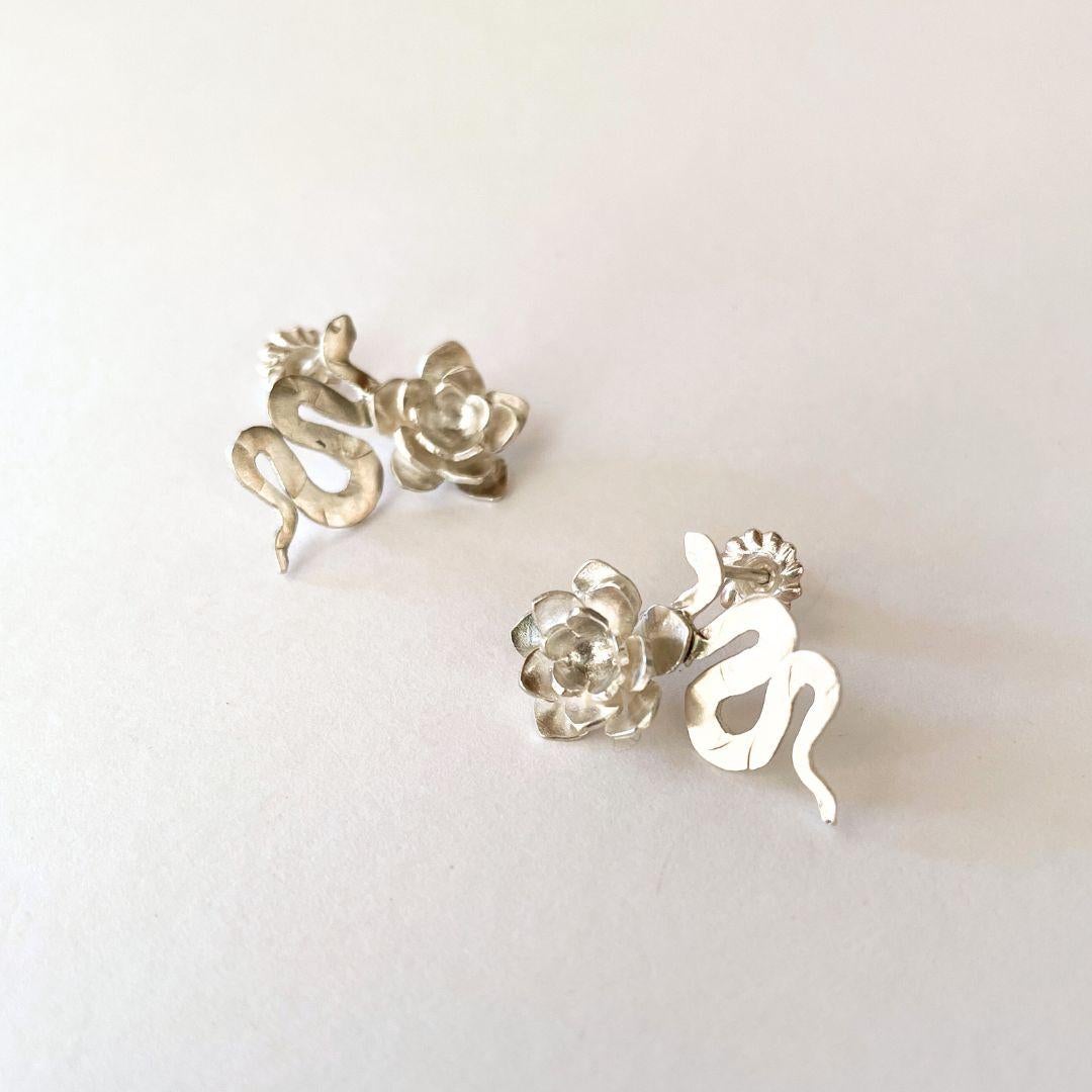 Dolores Ortega Snake and Flower Earrings Handcrafted in Sterling Silver im Zustand „Neu“ im Angebot in Pigüé, AR