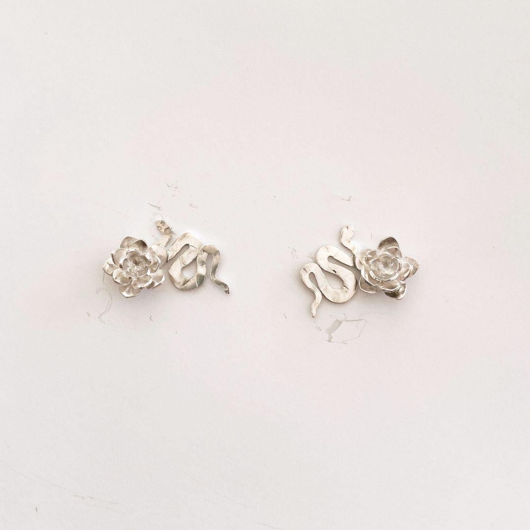 Dolores Ortega Snake and Flower Earrings Handcrafted in Sterling Silver Damen im Angebot