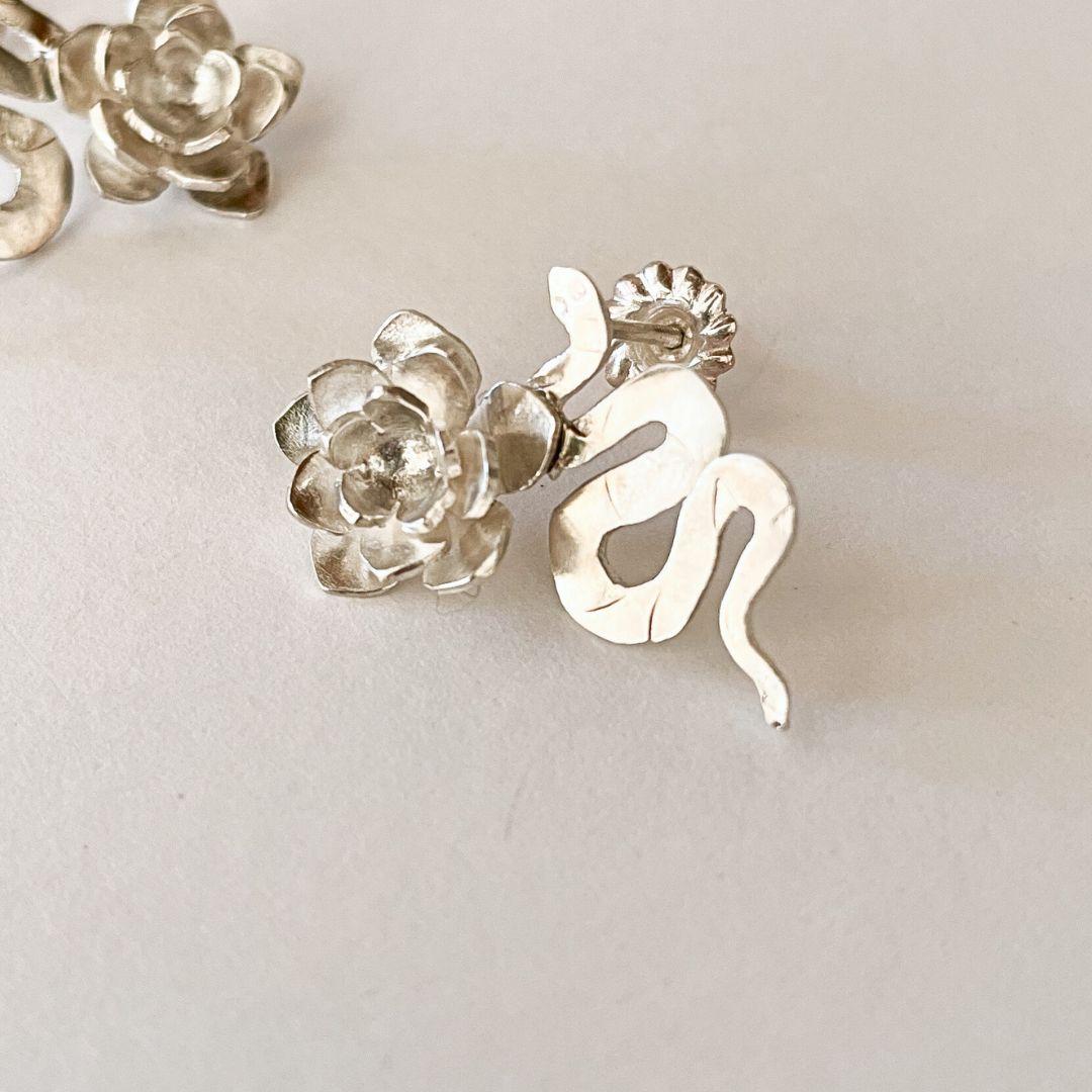 Dolores Ortega Snake and Flower Earrings Handcrafted in Sterling Silver im Angebot 1
