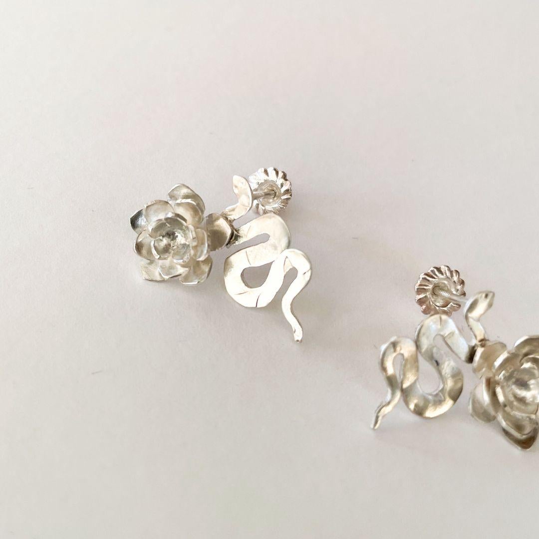Dolores Ortega Snake and Flower Earrings Handcrafted in Sterling Silver im Angebot 4