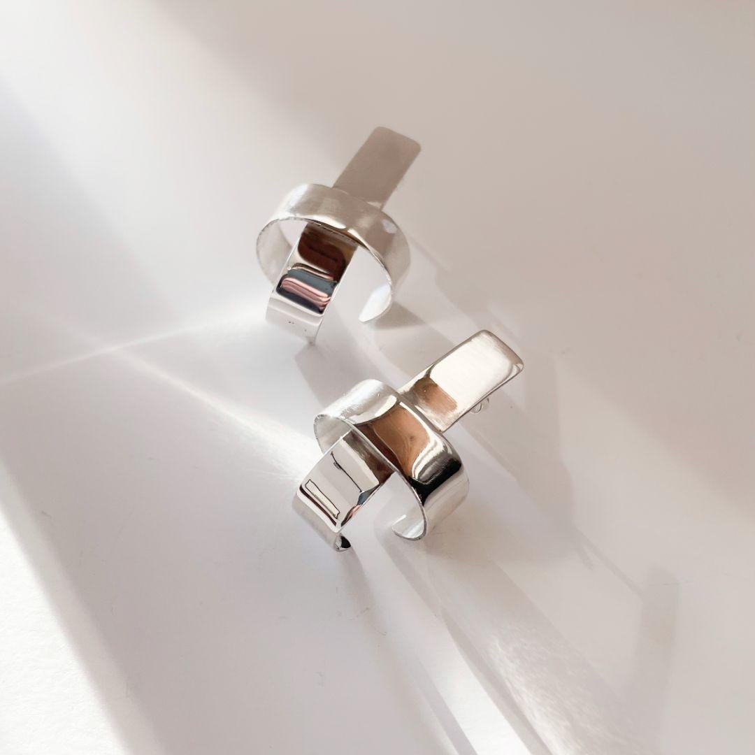 Introducing the 'Tinkuy' earrings, a harmonious blend of tradition and contemporary design. Handcrafted from 925 sterling silver, these earrings are inspired by Andean textiles, celebrating the intricate patterns and cultural richness of the region.