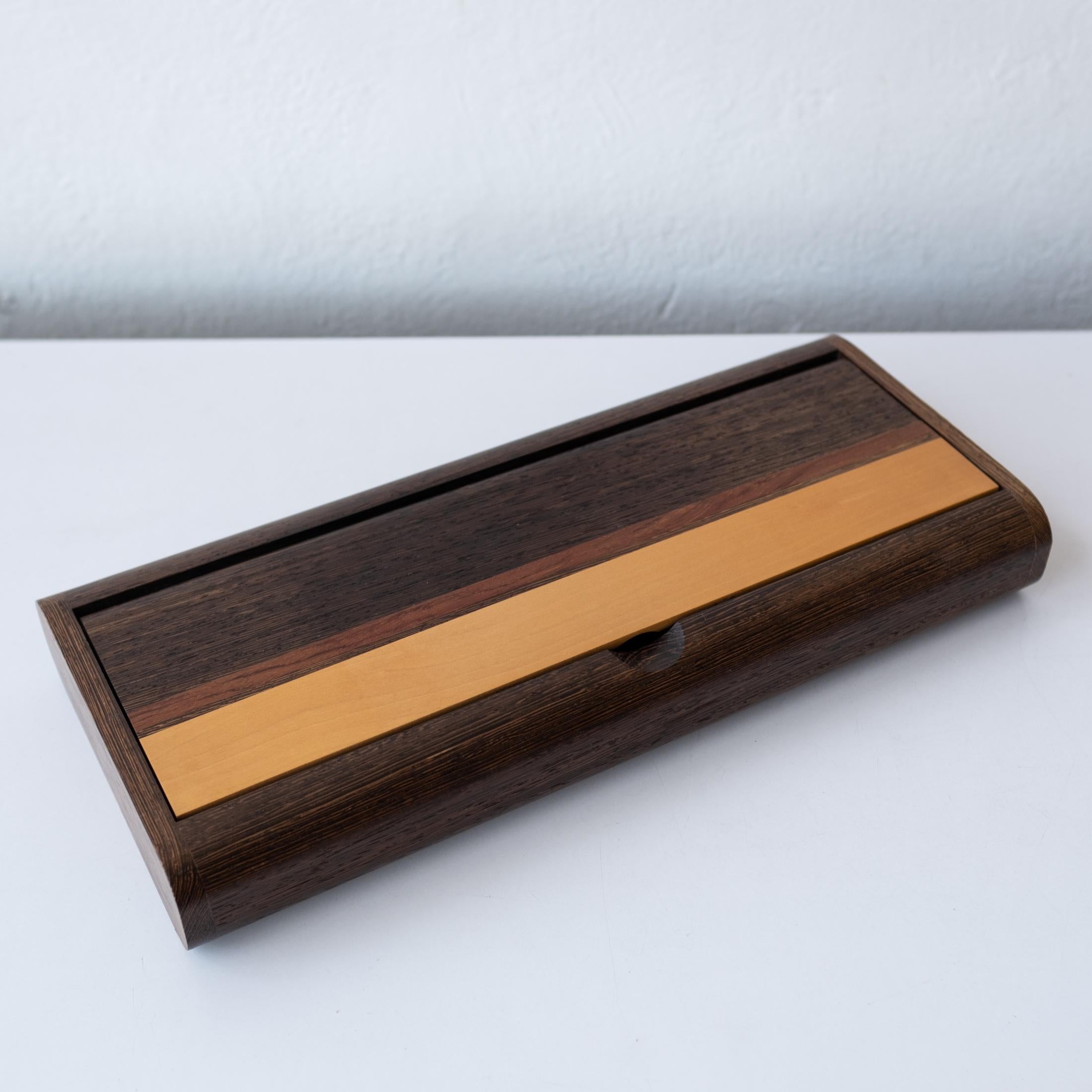 Handgefertigter Studio-Schmuckkästchen aus gemischtem exotischem Holz (Moderne der Mitte des Jahrhunderts) im Angebot