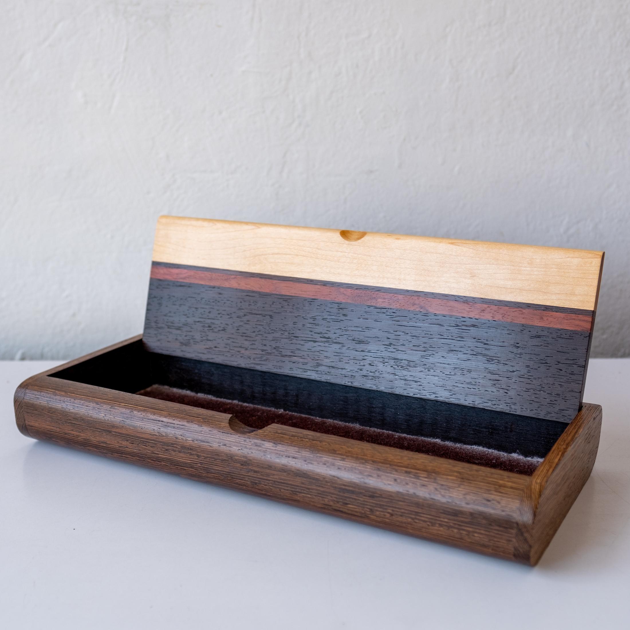 Handgefertigter Studio-Schmuckkästchen aus gemischtem exotischem Holz im Angebot 2
