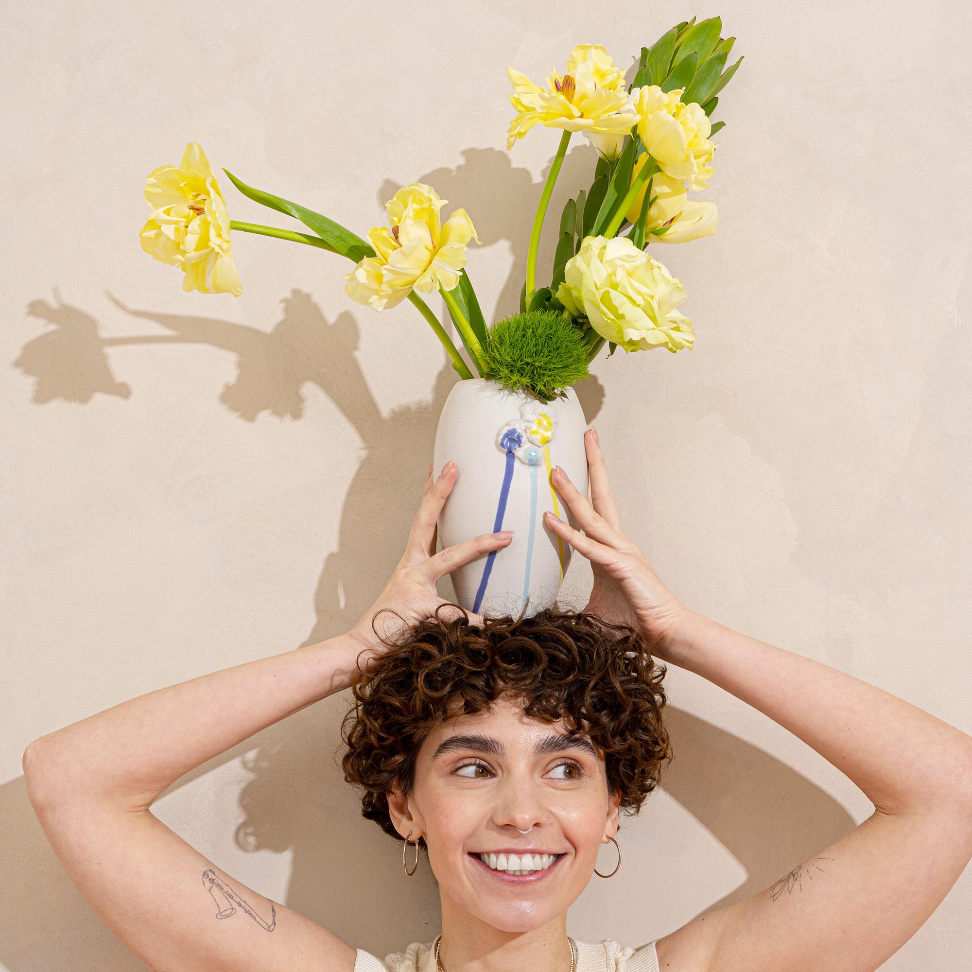 Handgefertigte nachhaltige mittelgroße Vase im Zustand „Neu“ im Angebot in New York, NY