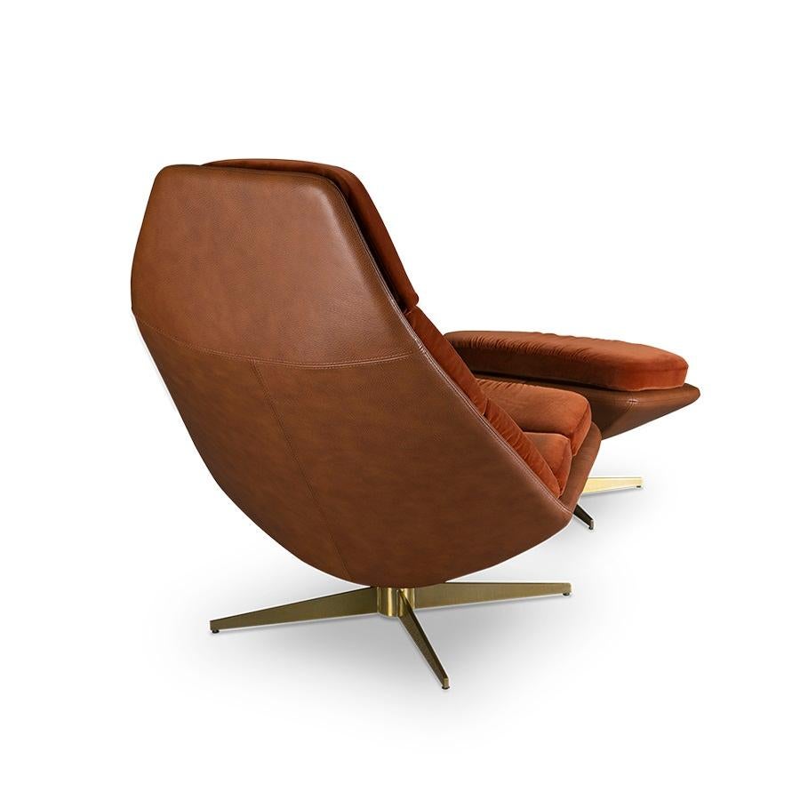 Fait main Chaise longue pivotante avec ottoman de style années 70, fabriquée à la main en vente