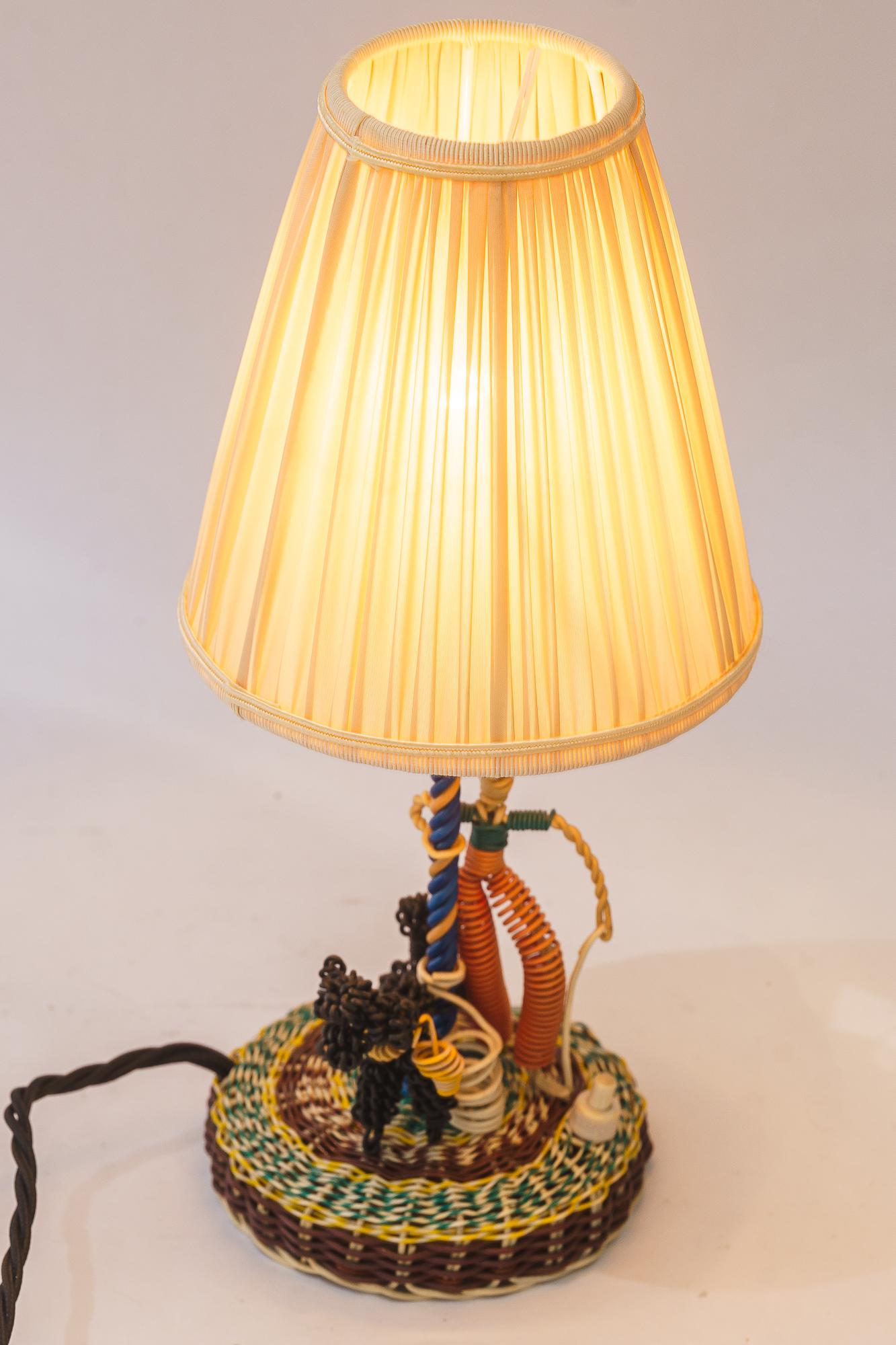 Handcrafted Tischlampe aus Draht wien um 1960s im Angebot 6