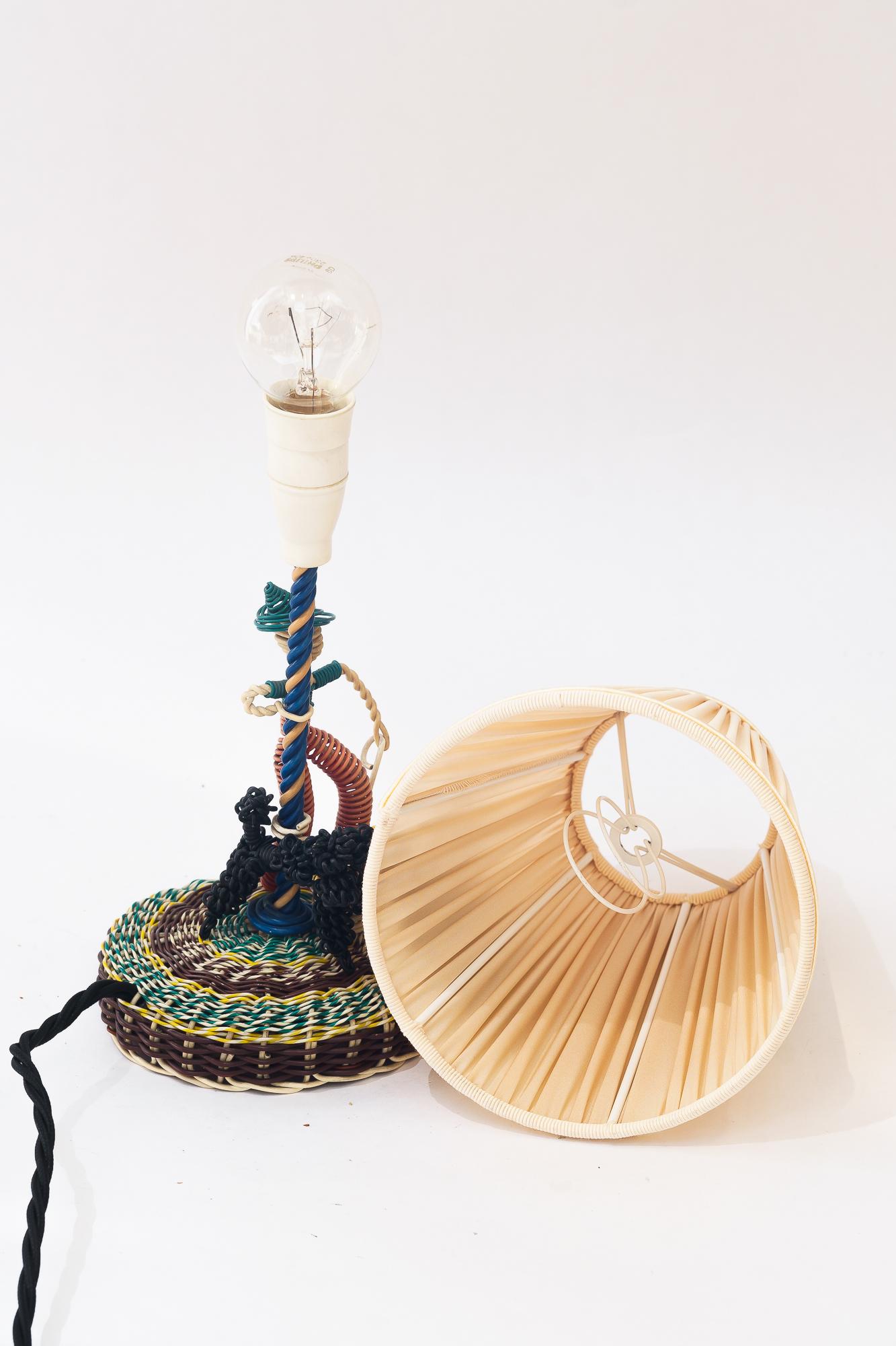 Handcrafted Tischlampe aus Draht wien um 1960s im Angebot 8
