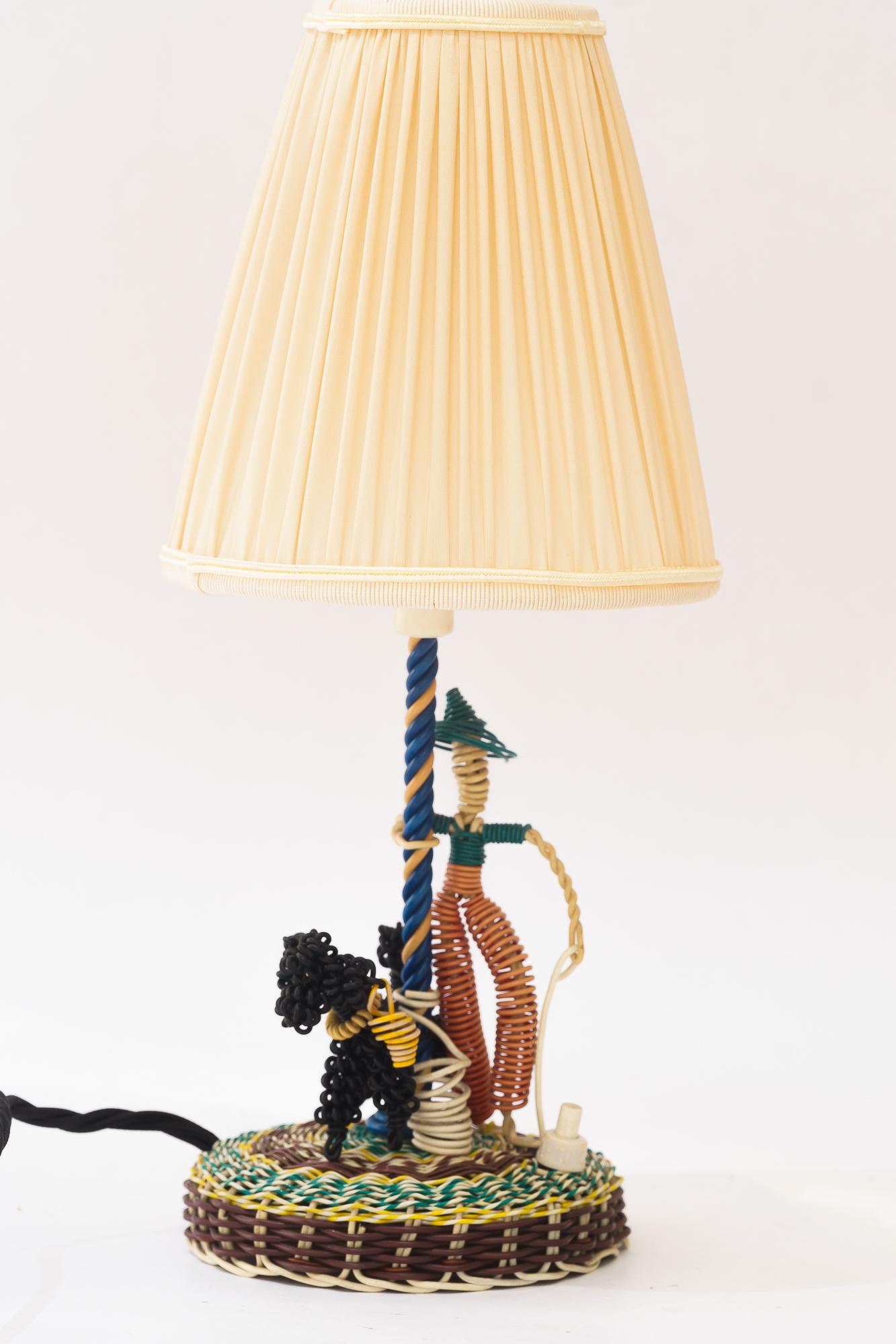 Handcrafted Tischlampe aus Draht wien um 1960s im Zustand „Gut“ im Angebot in Wien, AT