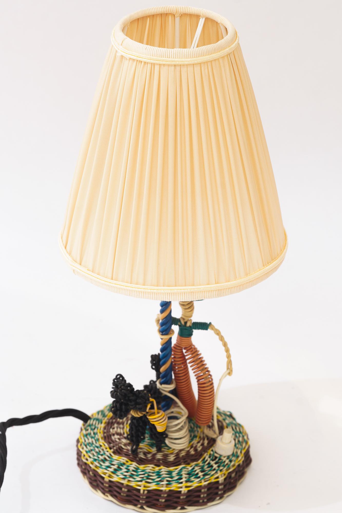 Handcrafted Tischlampe aus Draht wien um 1960s (Mitte des 20. Jahrhunderts) im Angebot