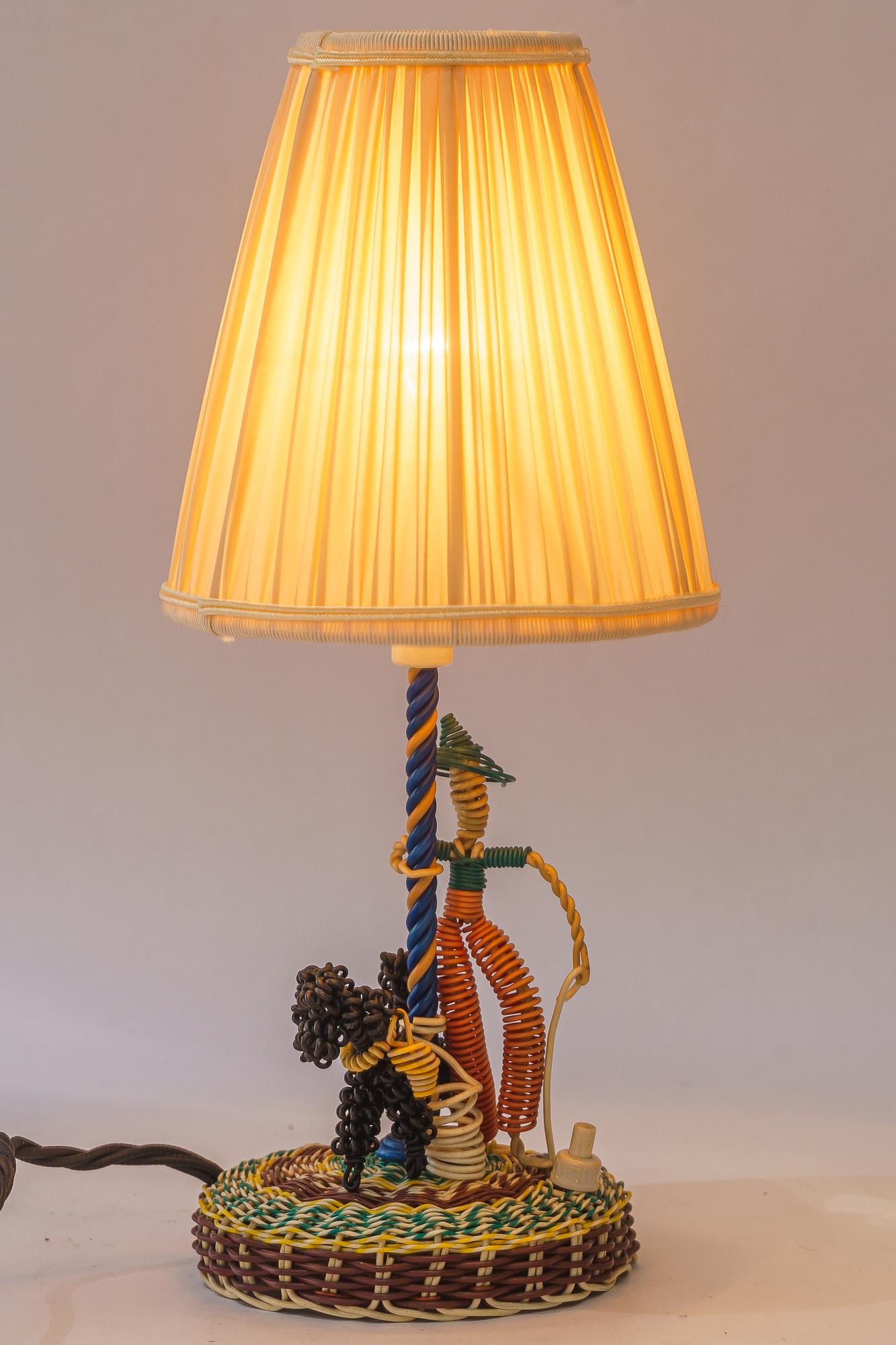 Handcrafted Tischlampe aus Draht wien um 1960s im Angebot 1