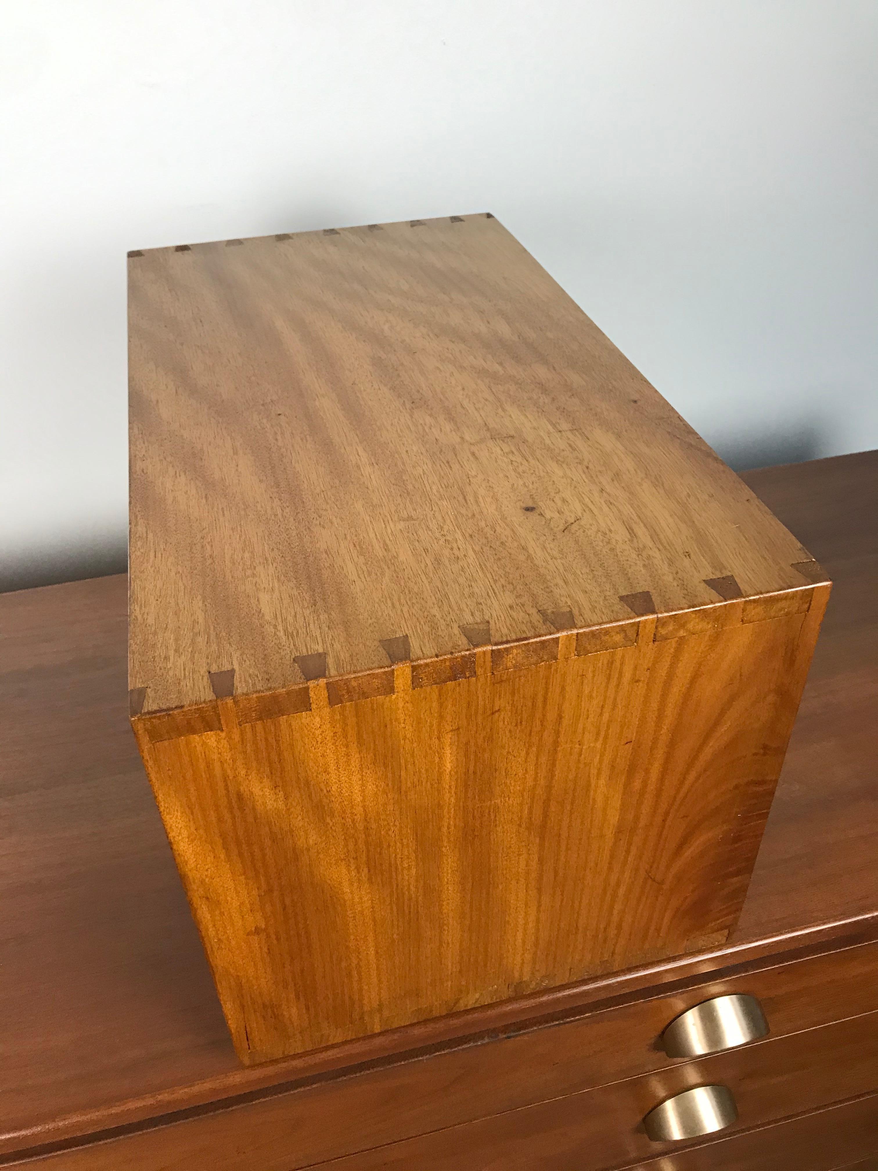 Handcrafted Table Top Dovetailed Storage Jewelry Trinket Box In Fair Condition In St.Petersburg, FL
