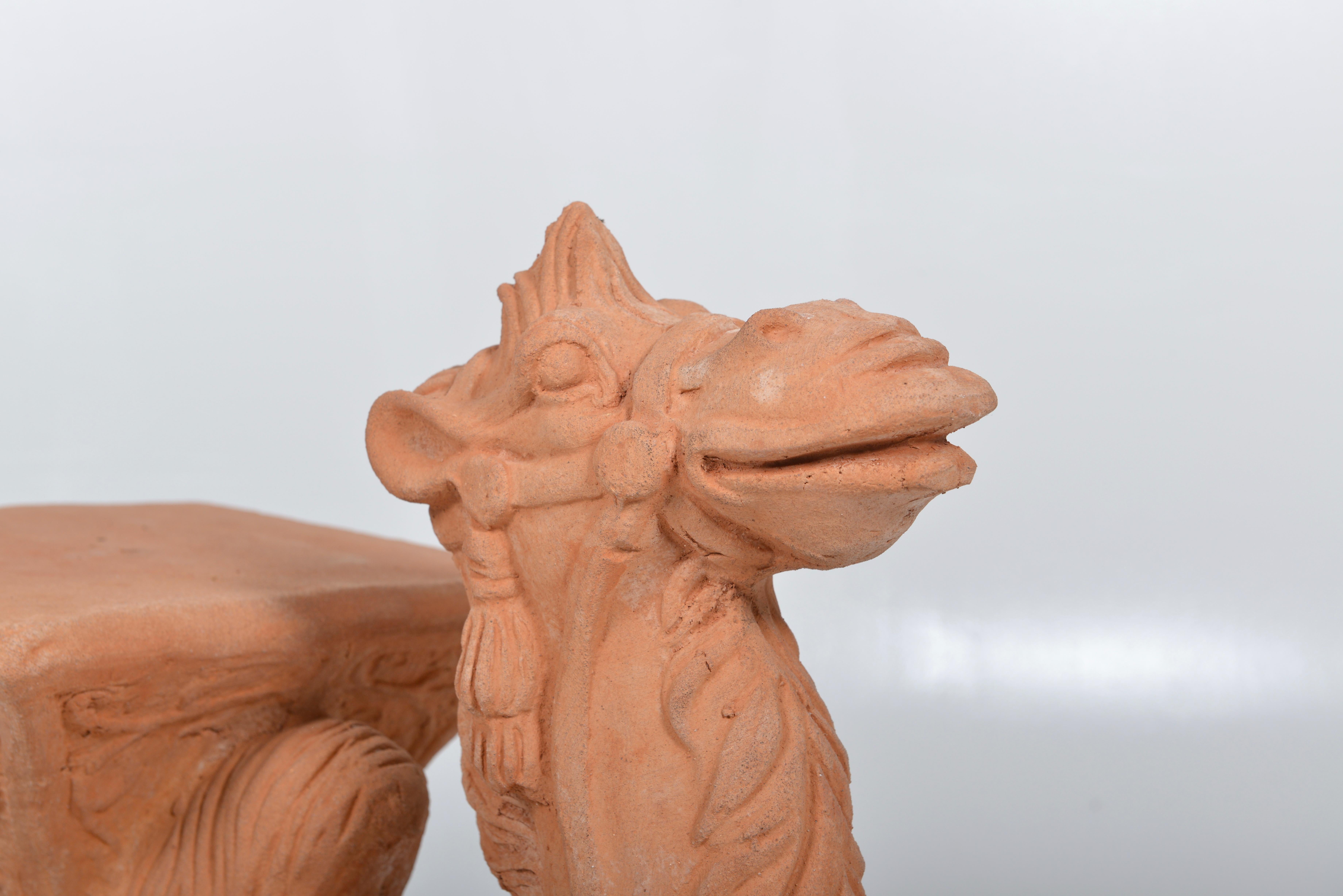 We found this camel mold in the attic of a Tuscan terracotta workshop where it was lying for decades. After checking the quality of the mold, we made this beautiful camel object again in the finest impruneta clay from Tuscany. It can be used as a