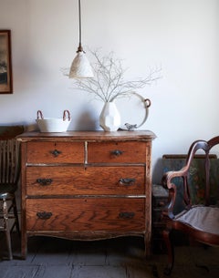 Pendentif en porcelaine texturée et bronze vieilli, fabriqué à la main