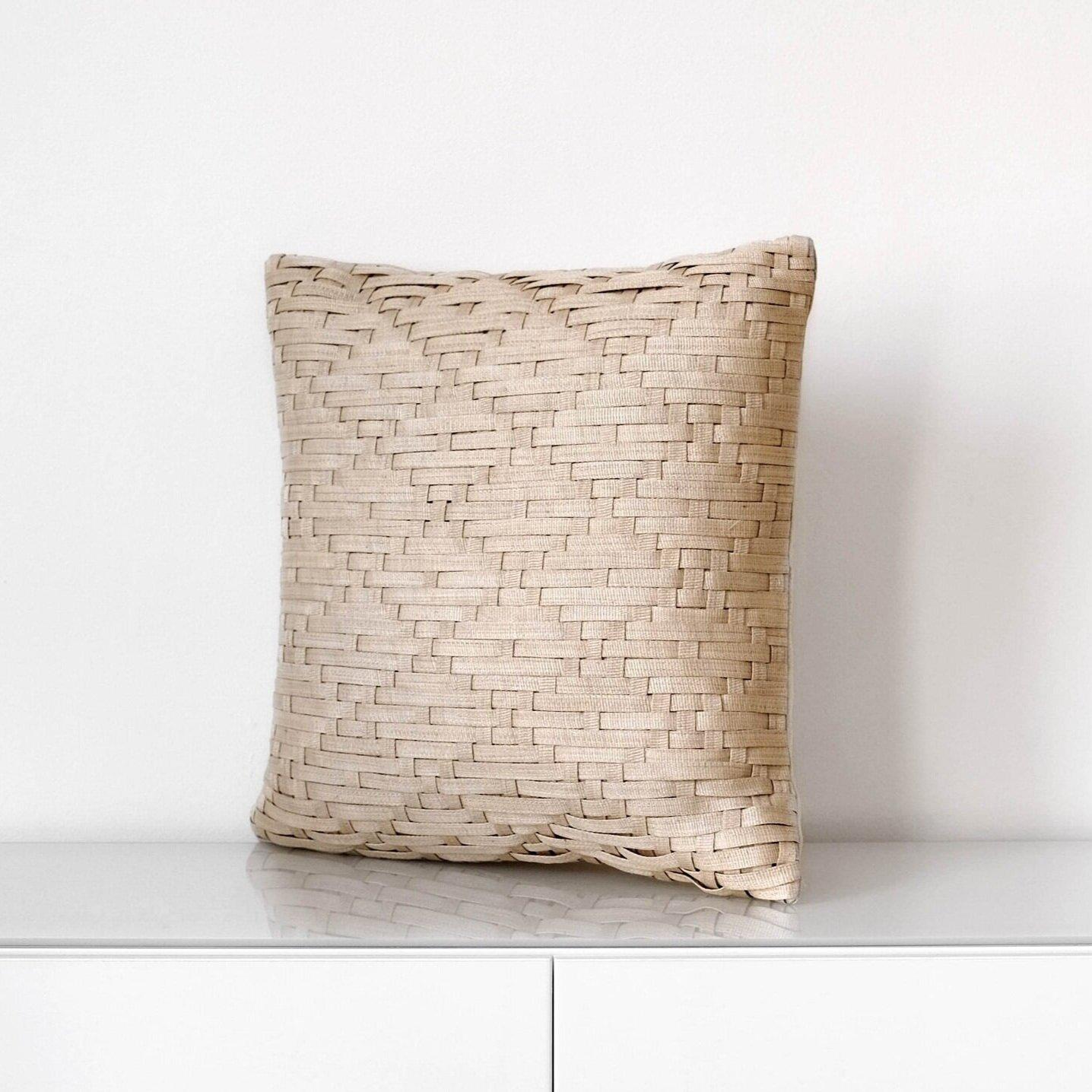 Handcrafted cushion cover made with naturally dyed and delicately woven T’nalak cloth from Abaca fibres and fastened with coconut shell buttons
Colour: light sand

50 x 50 cm
19.7? x 19.7?
Recommended cushion filler: 61 x 61 cm / 24? x