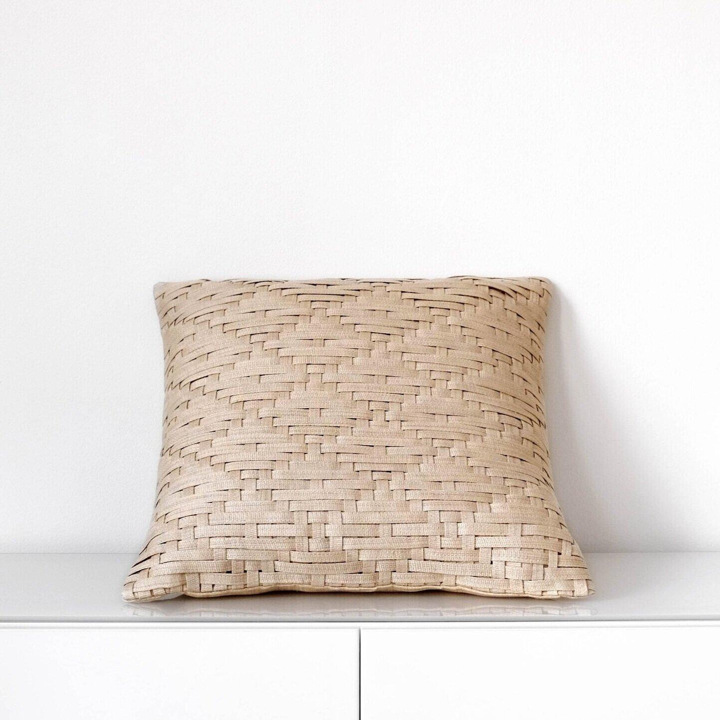 Handgefertigter T'nalak Korbgeflecht-Kissenbezug mit Kissenbezug 50x50cm (Internationaler Stil) im Angebot