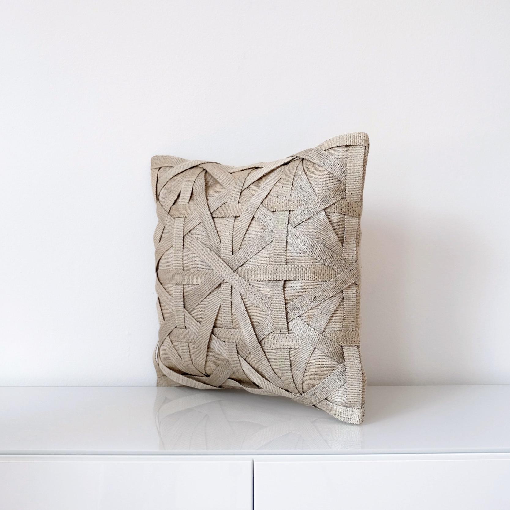 Handcrafted cushion cover made with naturally dyed and delicately woven T’nalak cloth from Abaca fibres and fastened with coconut shell buttons
Colour: light sand and oatmeal

45 x 45 cm
17.7? x 17.7?
Recommended cushion filler: 56 x 56 cm /