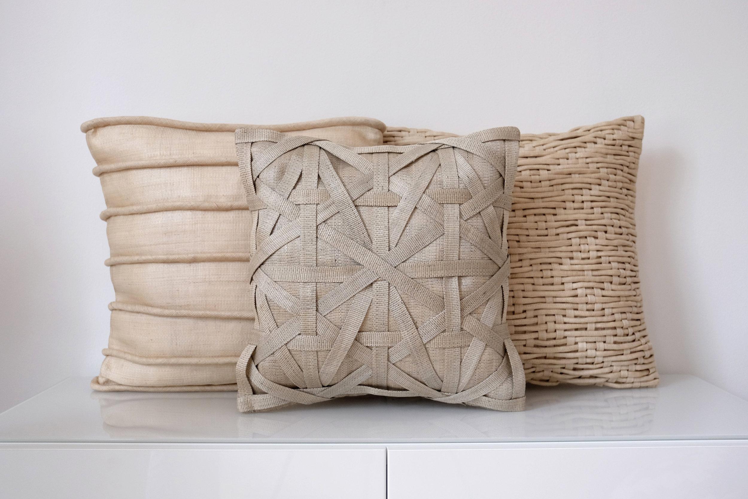 Handcrafted T'nalak Diamond Large Weave Cushion Cover in Light Grey 45x45cm In New Condition For Sale In LONDON, GB