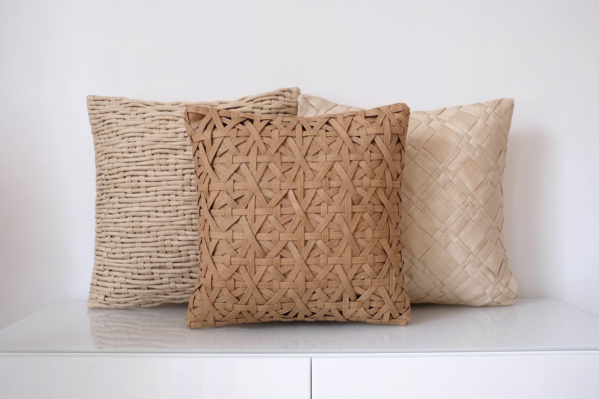 Handcrafted T'nalak Diamond Small Weave Cushion Cover in Camel In New Condition For Sale In LONDON, GB
