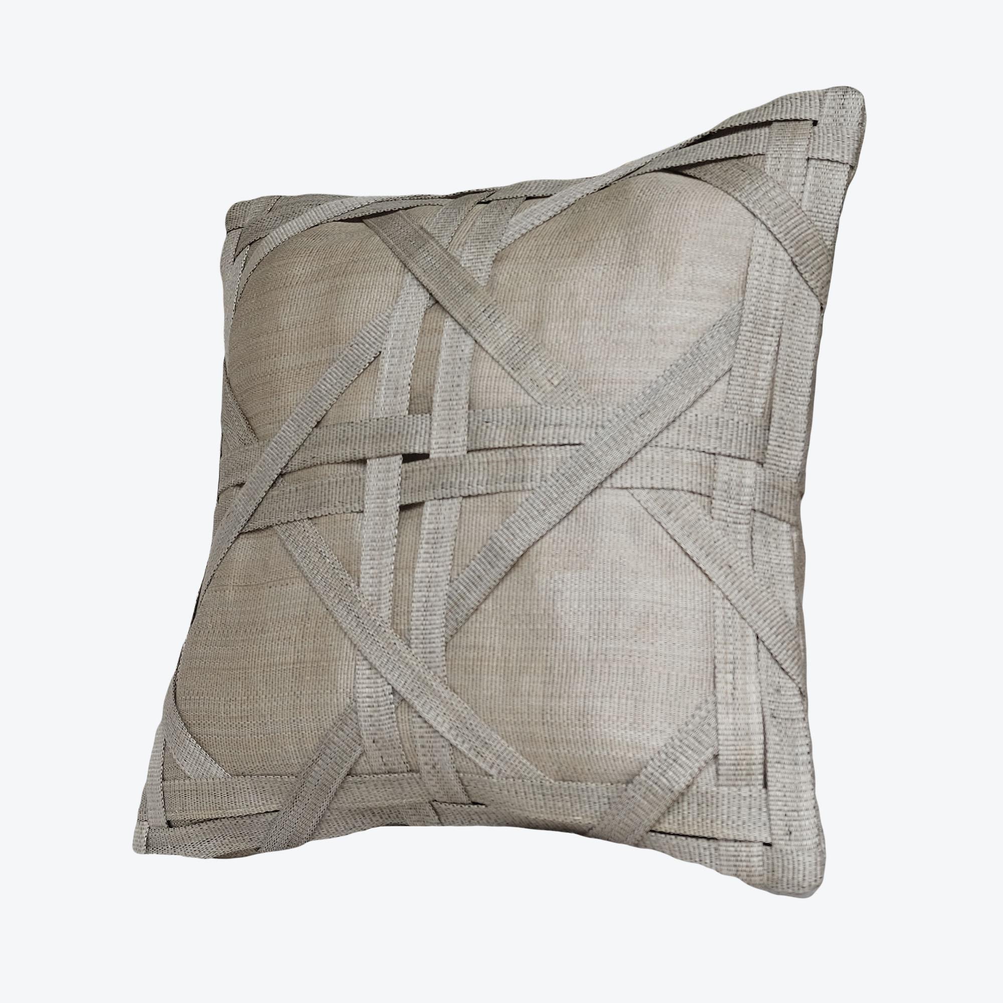 Handcrafted cushion cover made with naturally dyed and delicately woven T’nalak cloth from Abaca fibres and fastened with coconut shell buttons
Colour: grey

45 x 45 cm
17.7 x 17.7in
Recommended cushion filler: 56 x 56 cm / 22 x 22in

Cushion
