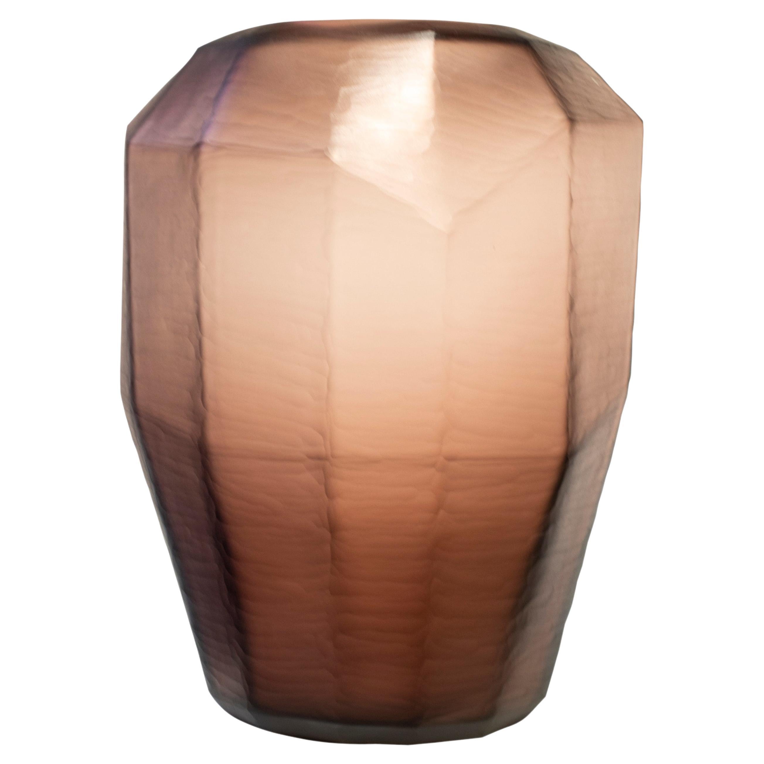 Vase artisanal de couleur magenta translucide, Italie, 2024 en vente