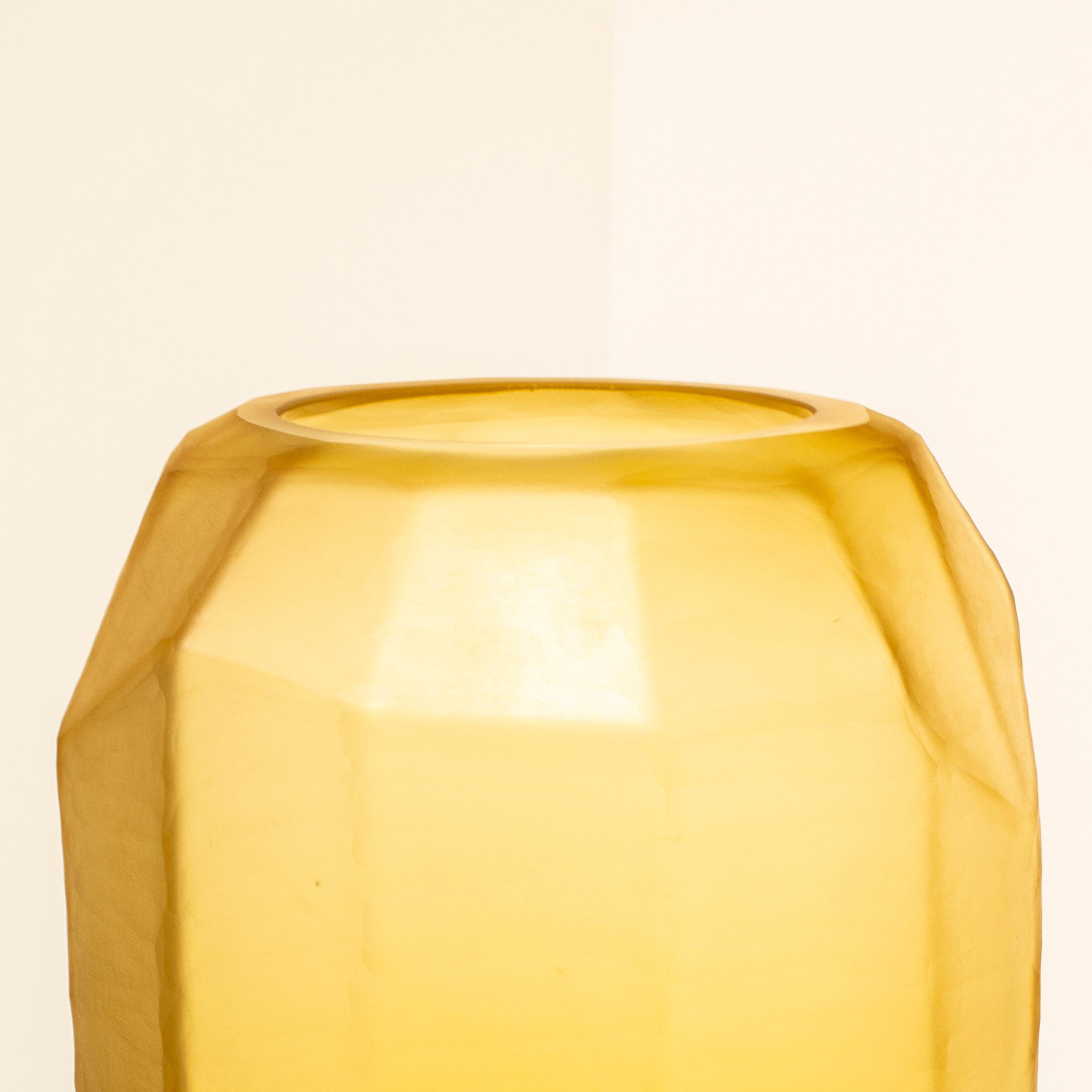 Handcrafted Translucid Yellow Color Glass Vase, Italy, 2024 In Good Condition For Sale In Madrid, ES