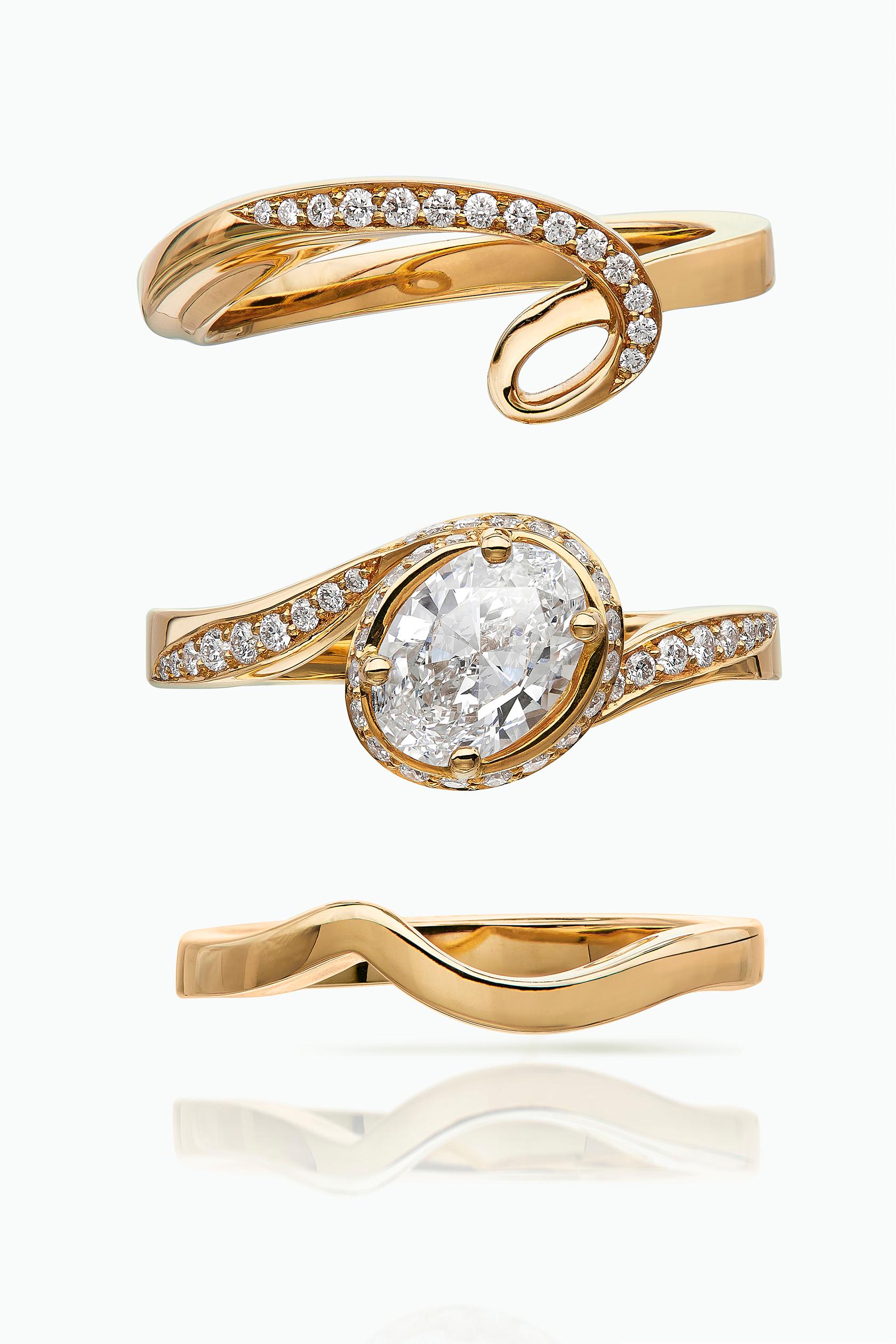 Im Angebot: 18K Gelbgold Verlobungs-, Hochzeits- und Ewigkeitsring Trio - zusammen stapeln () 3