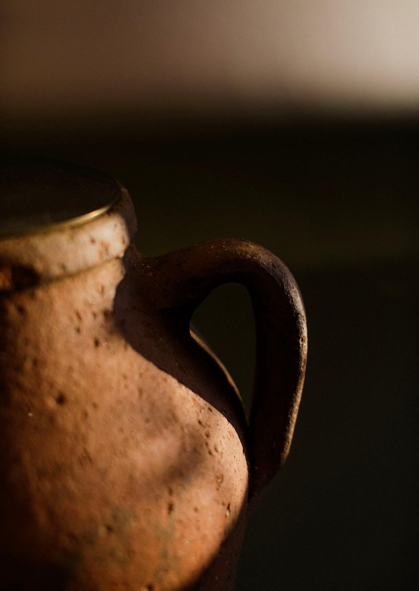 Sculpté à la main Lampe de table en terre cuite turque, fabriquée à la main, 20e siècle en vente