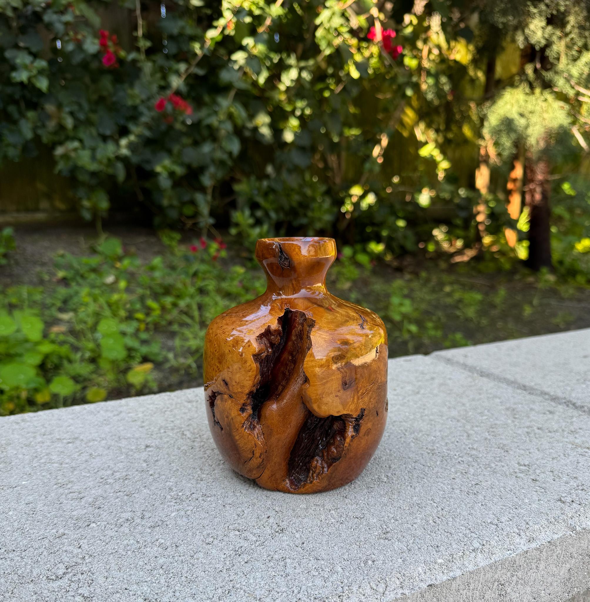 Vaso artigianale in legno di radica tornito, 20° secolo.