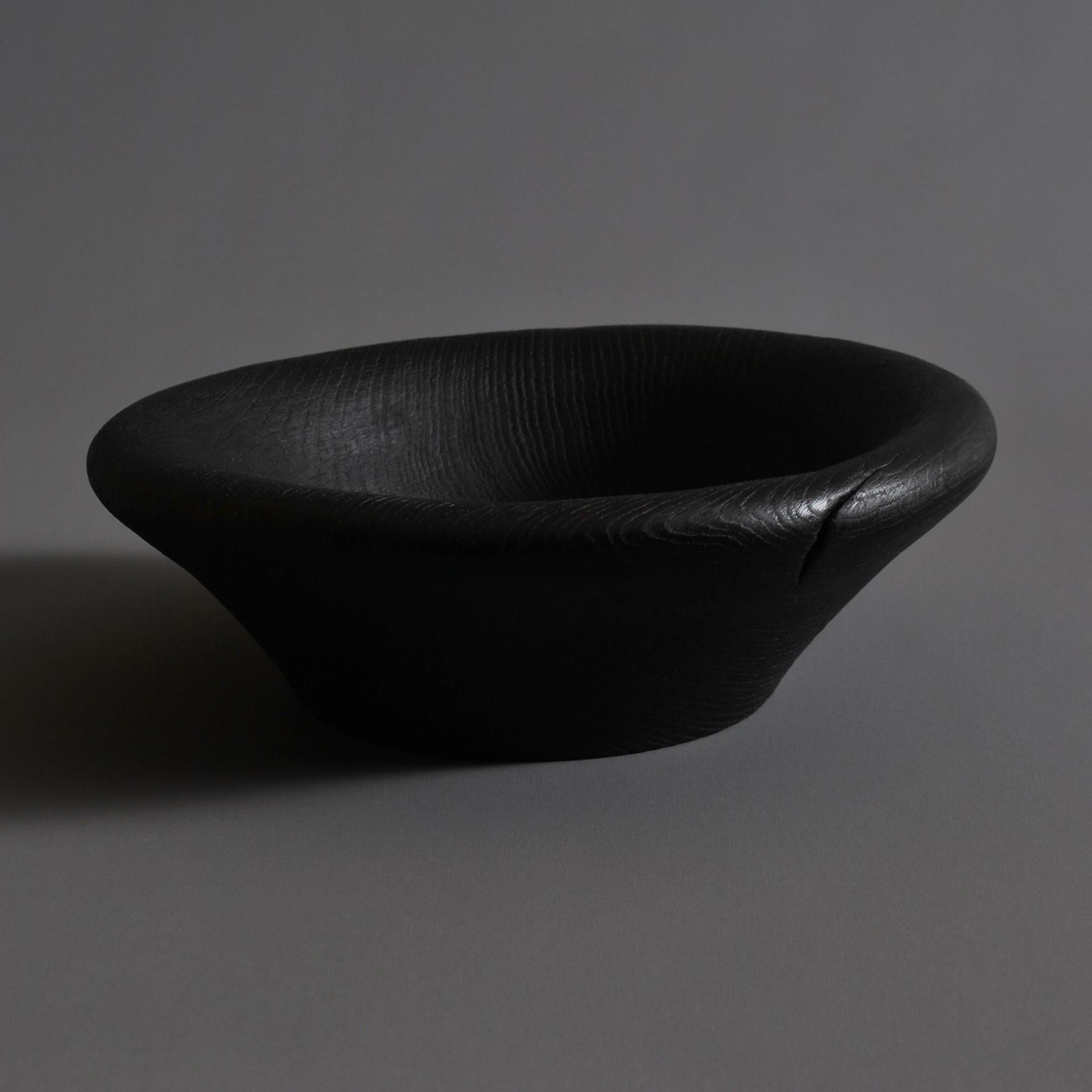 Handcrafted Turned Oak Japanese Yakisugi Bowl In New Condition For Sale In London, GB