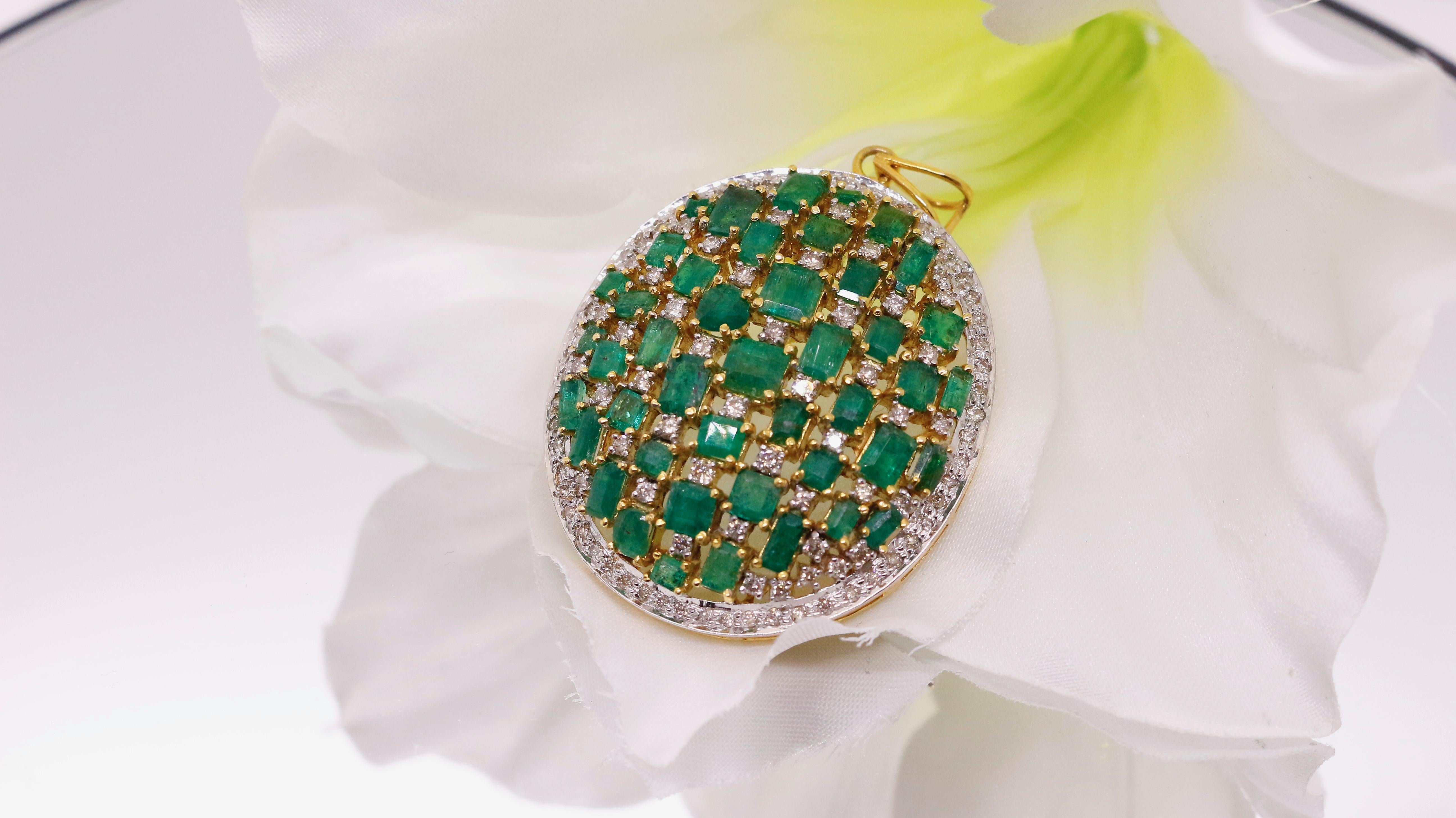 Introducing our exquisite Turtle Back Shaped Emerald Pendant, a stunning vintage-style piece meticulously handcrafted in 14kt gold. This pendant captures the essence of timeless beauty and showcases the unique allure of turtle back-shaped