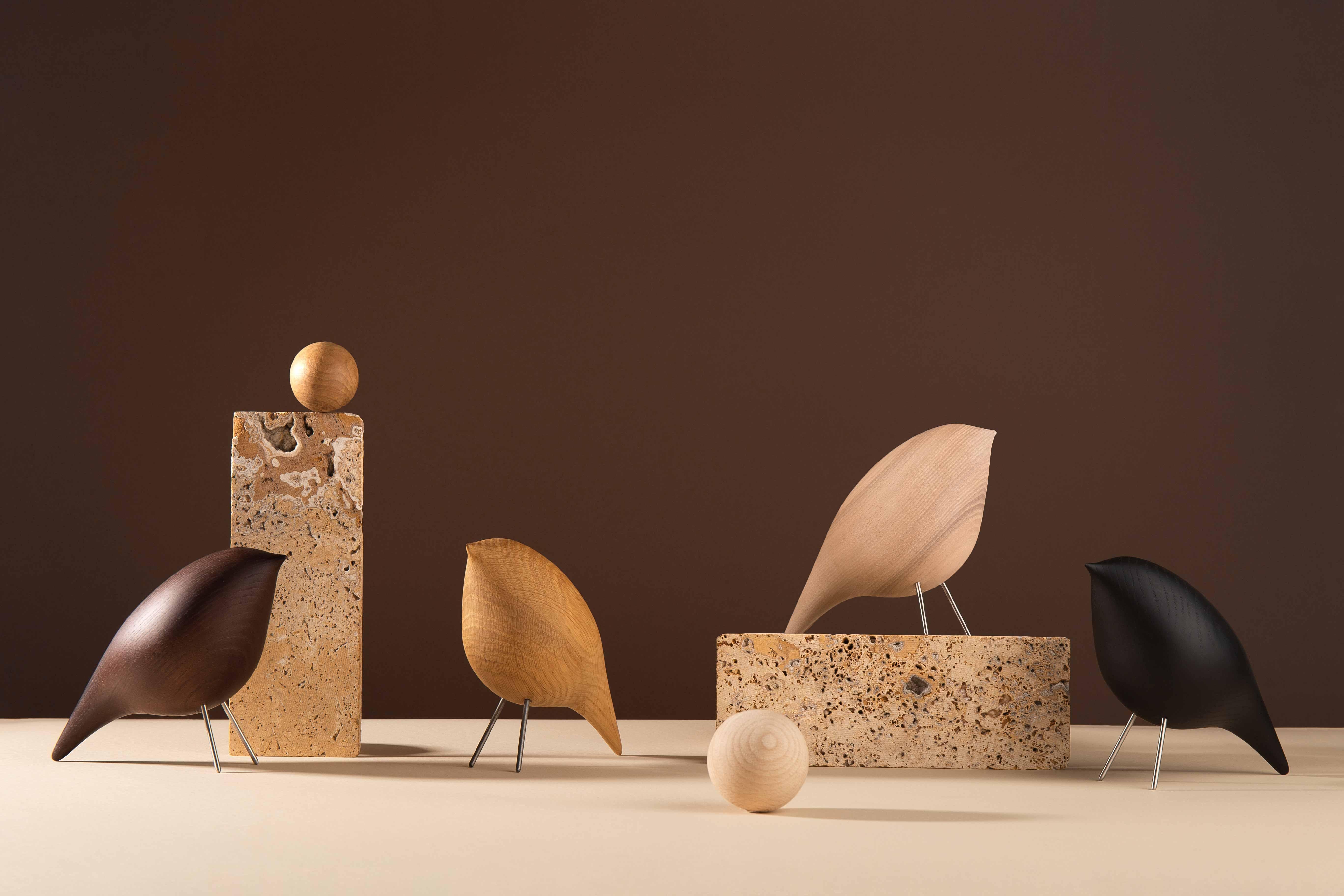 Apportez une touche de fantaisie à votre maison ou à votre bureau avec le charmant oiseau en bois de la série Tweety.

Conçue par Kateryna Sokolova, cette sculpture minimaliste est une pièce d'accentuation attrayante qui capture délicieusement la