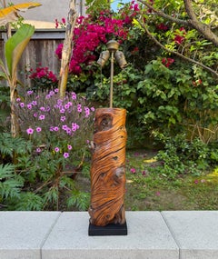 Lampada da tavolo in legno massiccio a grana ritorta realizzata a mano, c.1970