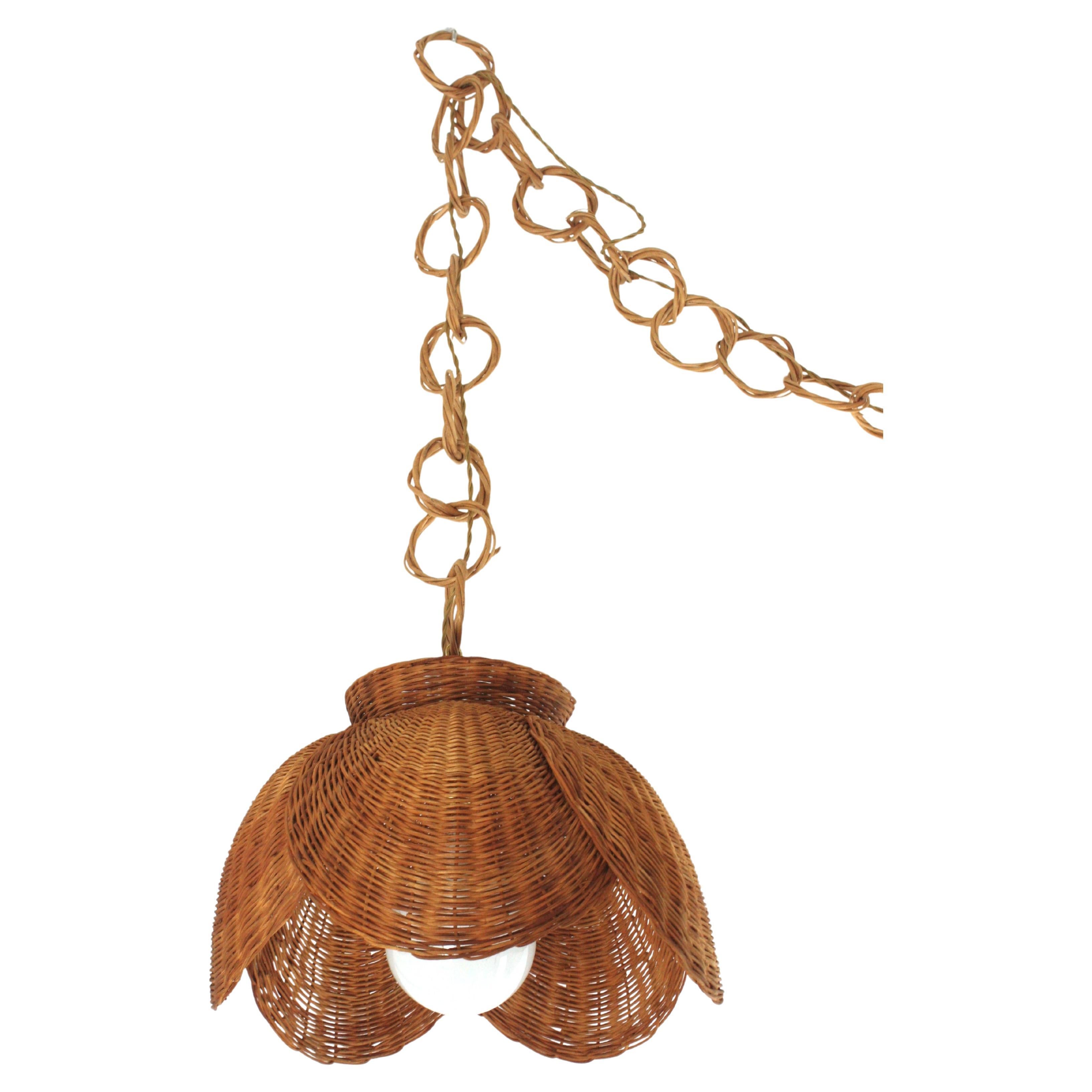 Lampada a sospensione Uchiwa Flower in vimini intrecciato realizzata a mano, Spagna 1960 in vendita