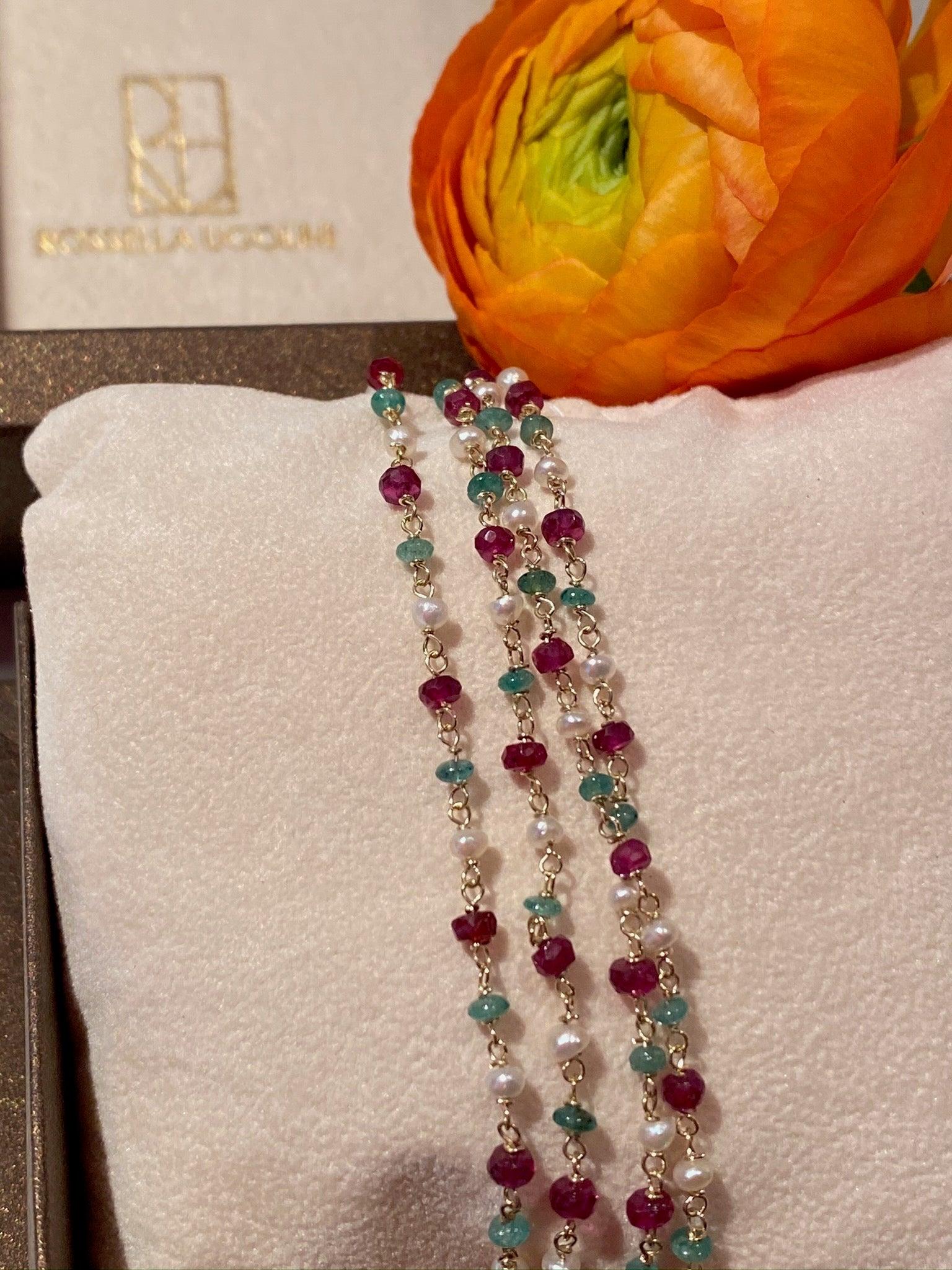 Women's Handcrafted Ugolini 3 Karat Emerald 18Karat Yellow Gold Garnet Beaded Necklace For Sale