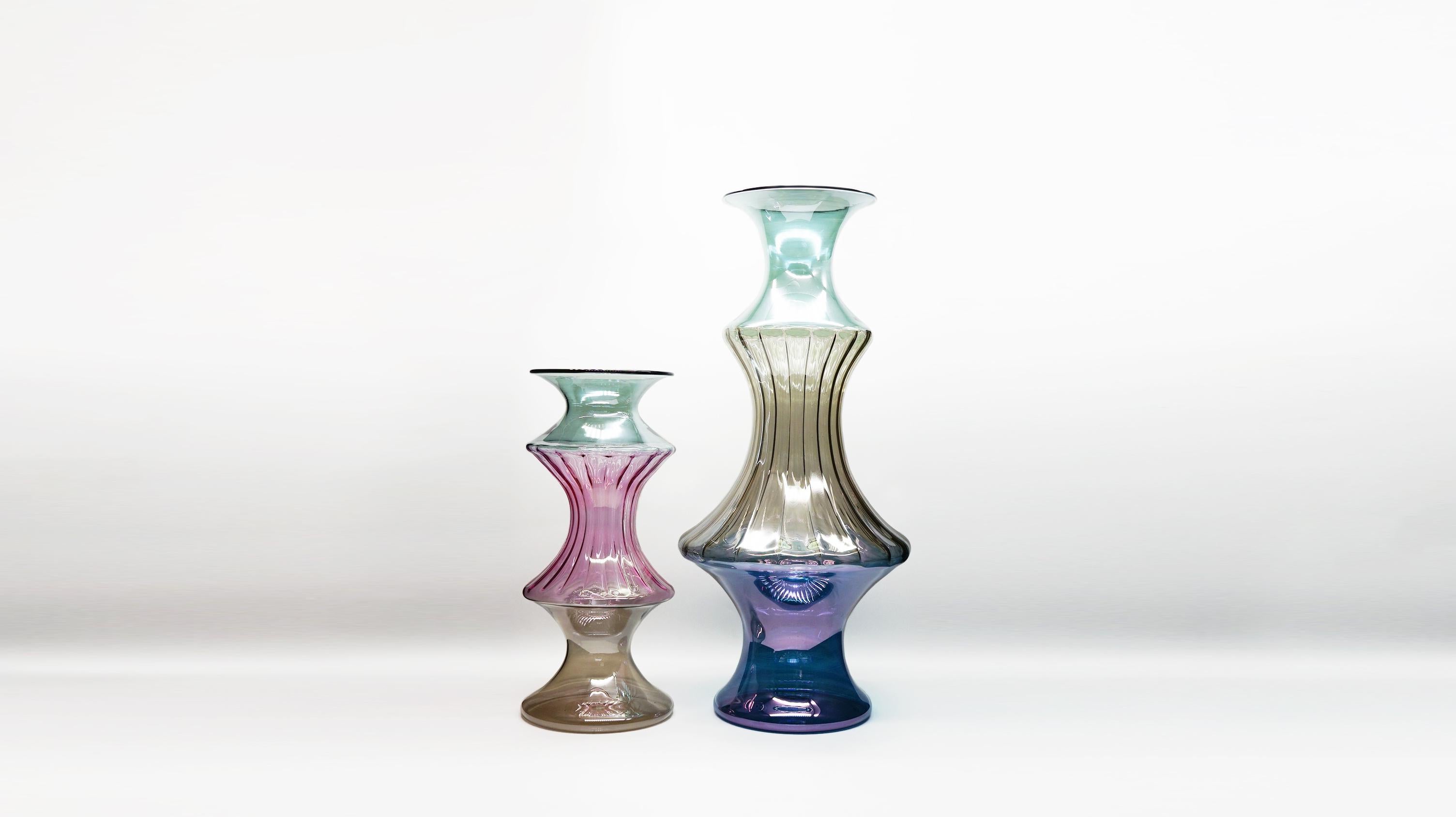 Italiano vaso artigianale, Madame Large, colore blu e verde, kanz architetti in vendita