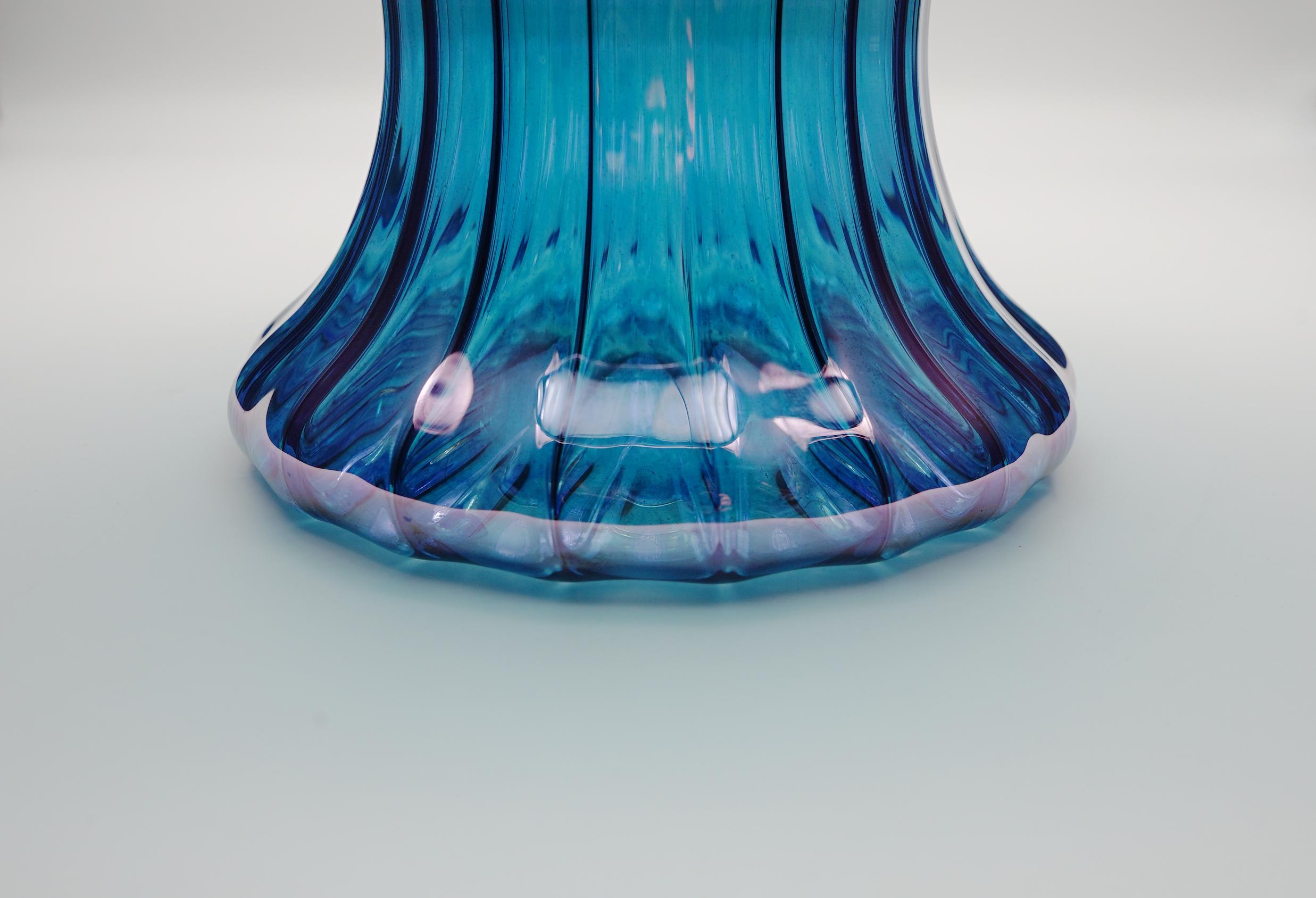 Fatto a mano vaso artigianale, Madame Large, colore blu e verde, kanz architetti in vendita