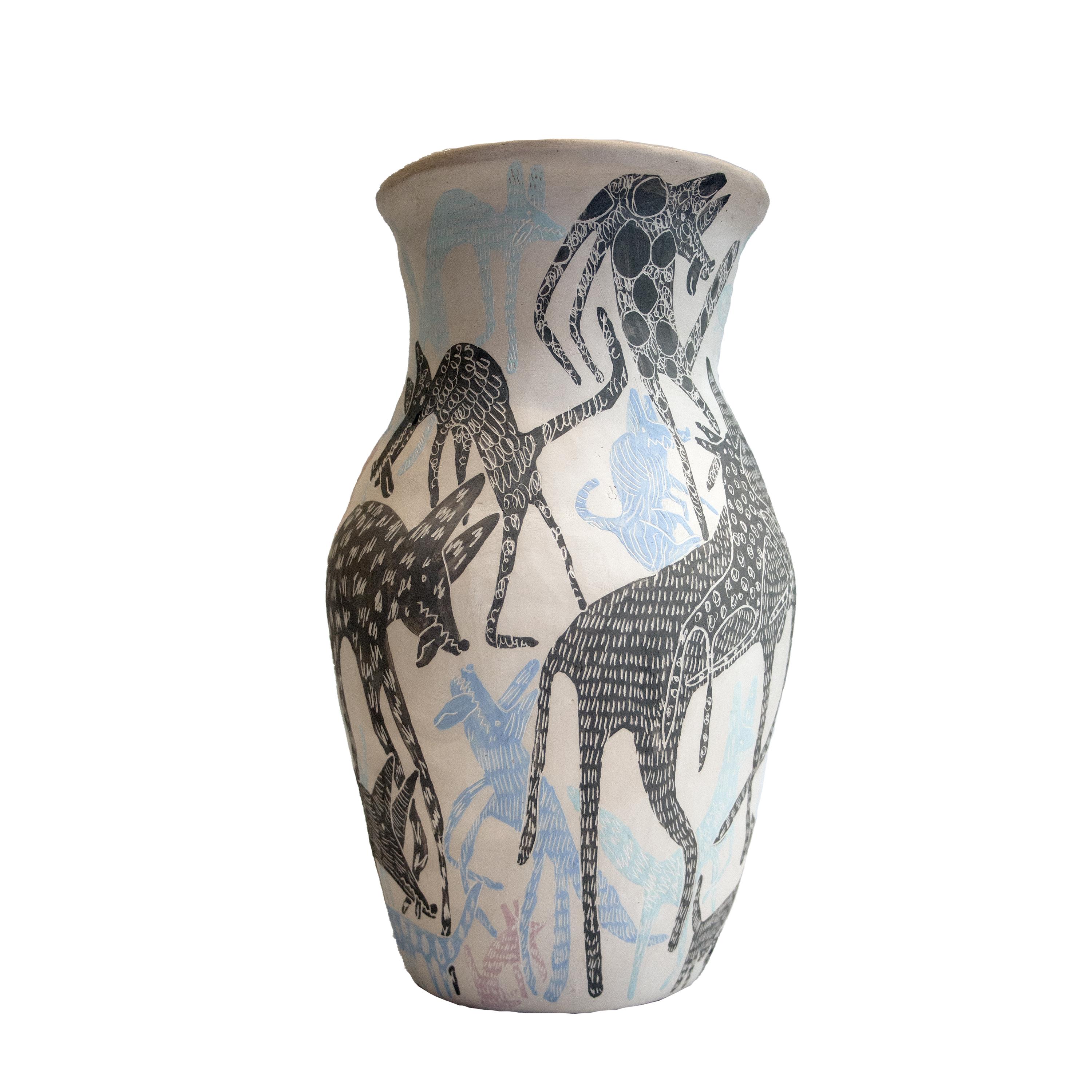Vase artisanal « Stray Dogs » par « Love and Beauty », Espagne, 2022 2