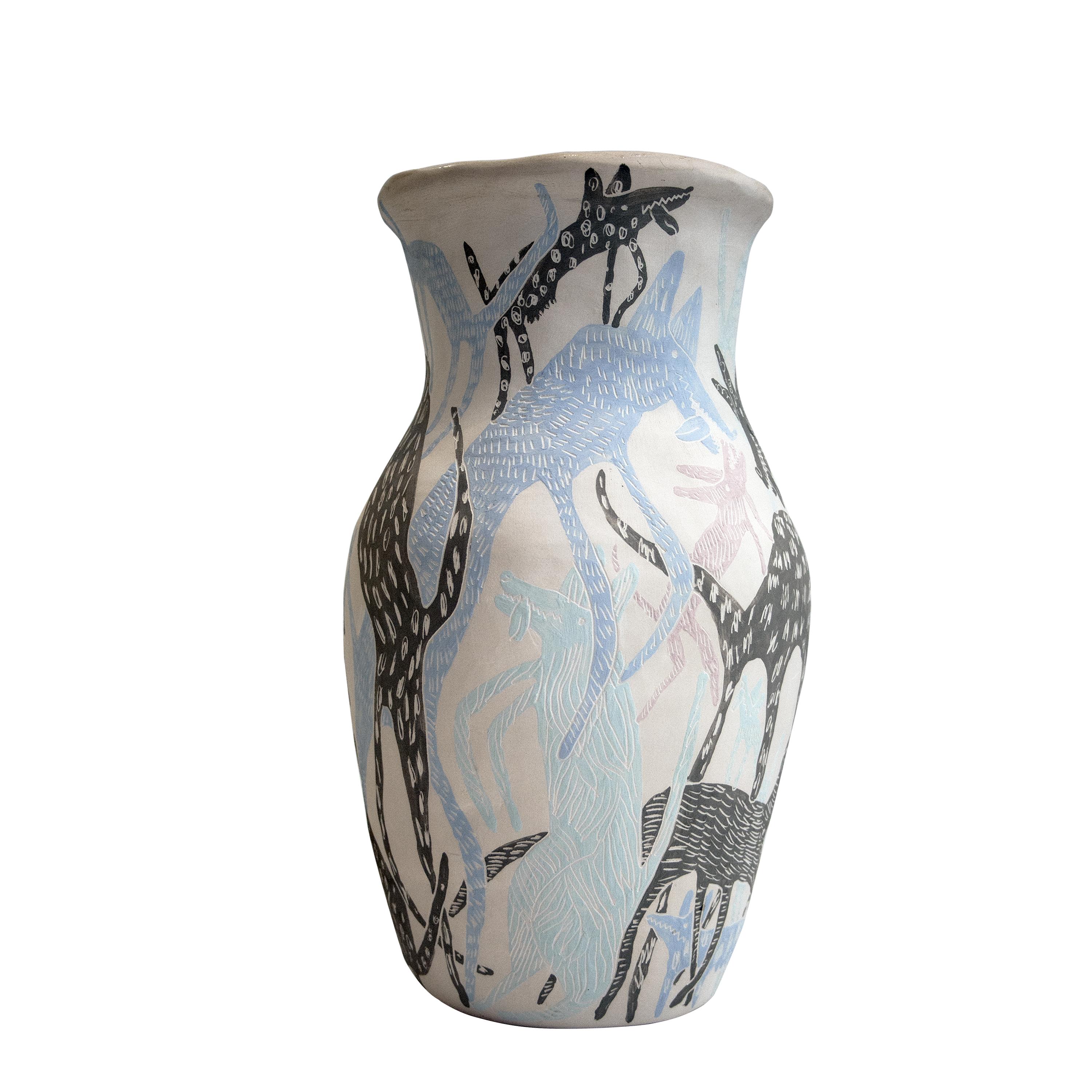 Ce vase fait main a été conçu et réalisé par la Collaboration des designers espagnols Carlos Jiménez, plus connu sous le nom de 