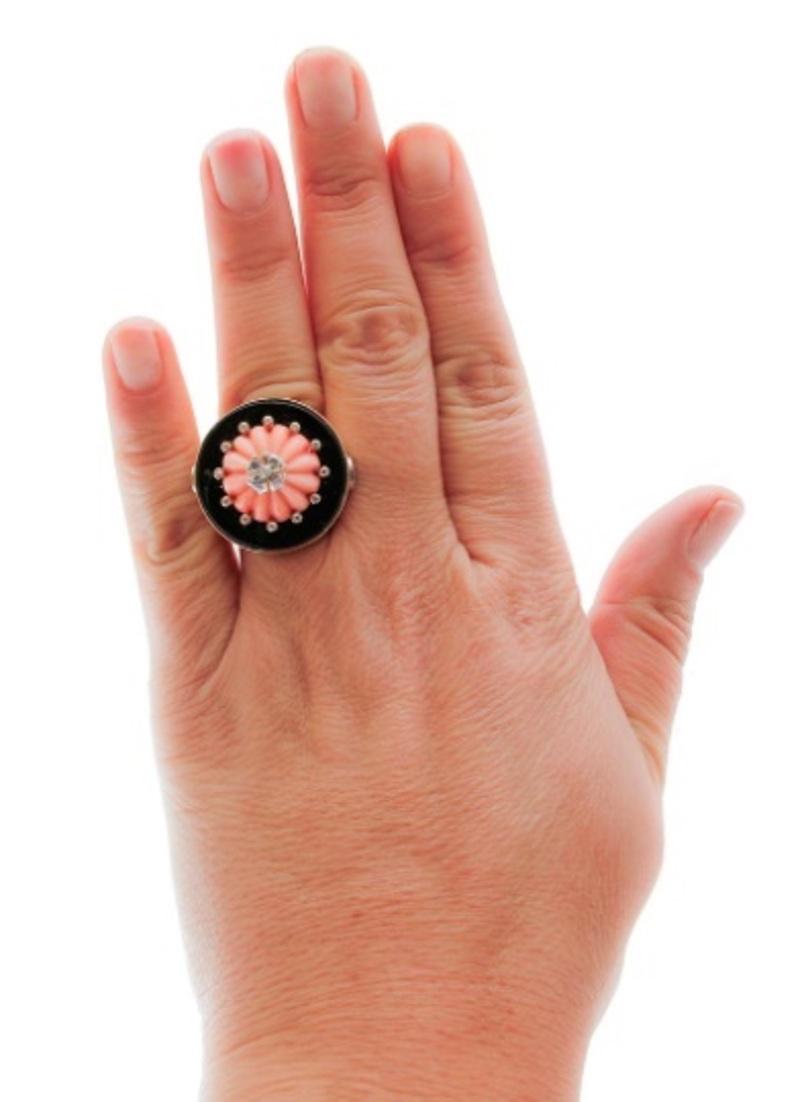 Handcrafted Vintage Ring Onyx, Coral, Diamonds, Rose Gold In Good Condition For Sale In Marcianise, Marcianise (CE)