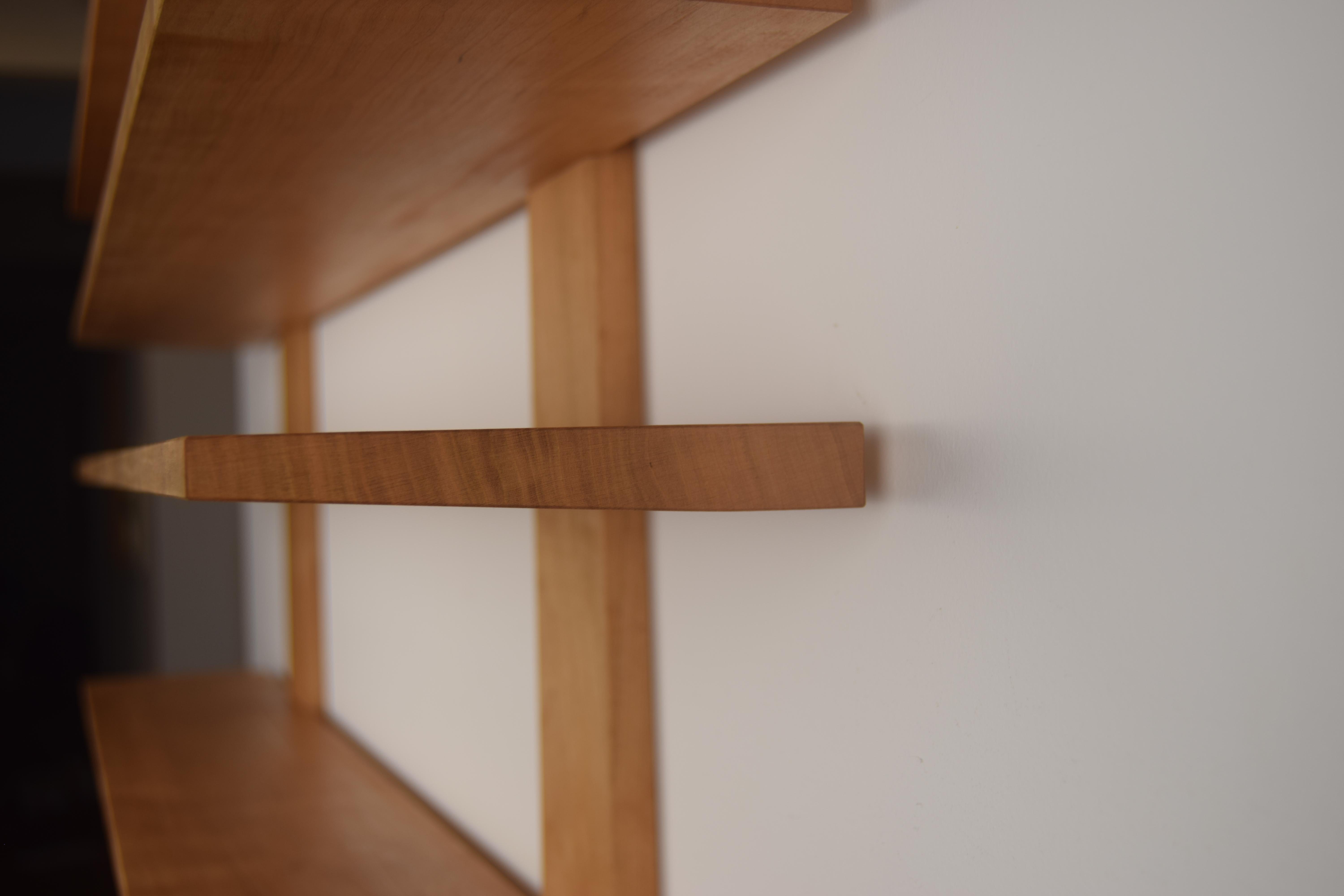 XXI secolo e contemporaneo Scaffale da parete in ciliegio nero ispirato agli Shakers, realizzato dal pluripremiato artigiano Frank Buschmann in vendita